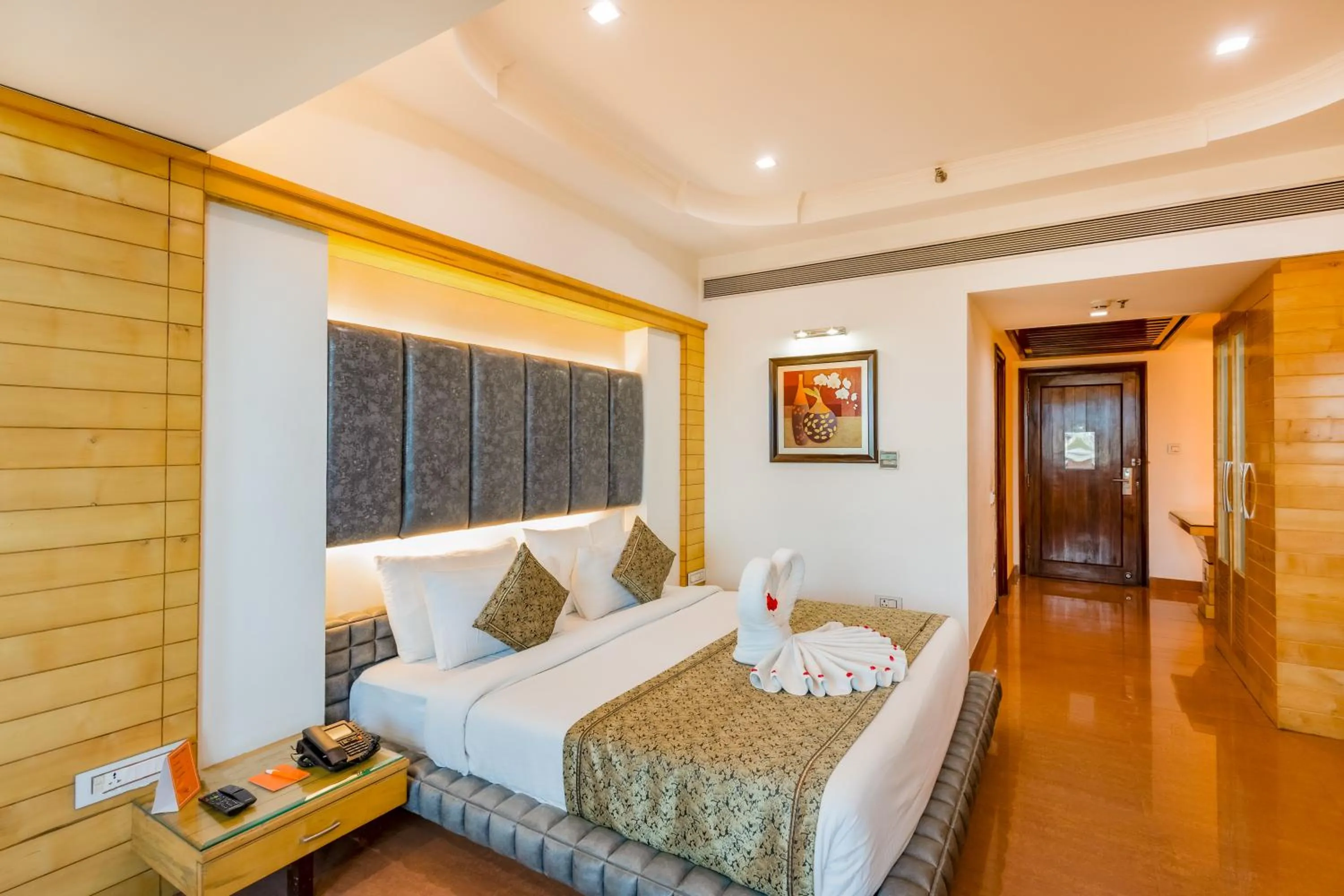 Bed in Hotel Saffron Leaf