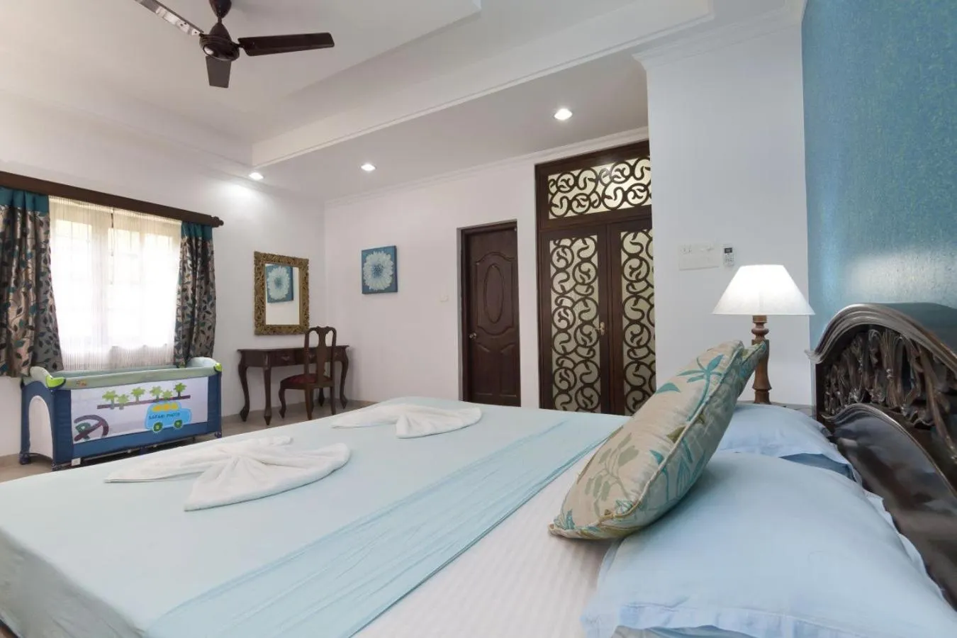 Bathroom, Bed in Villa Calangute Phase 5