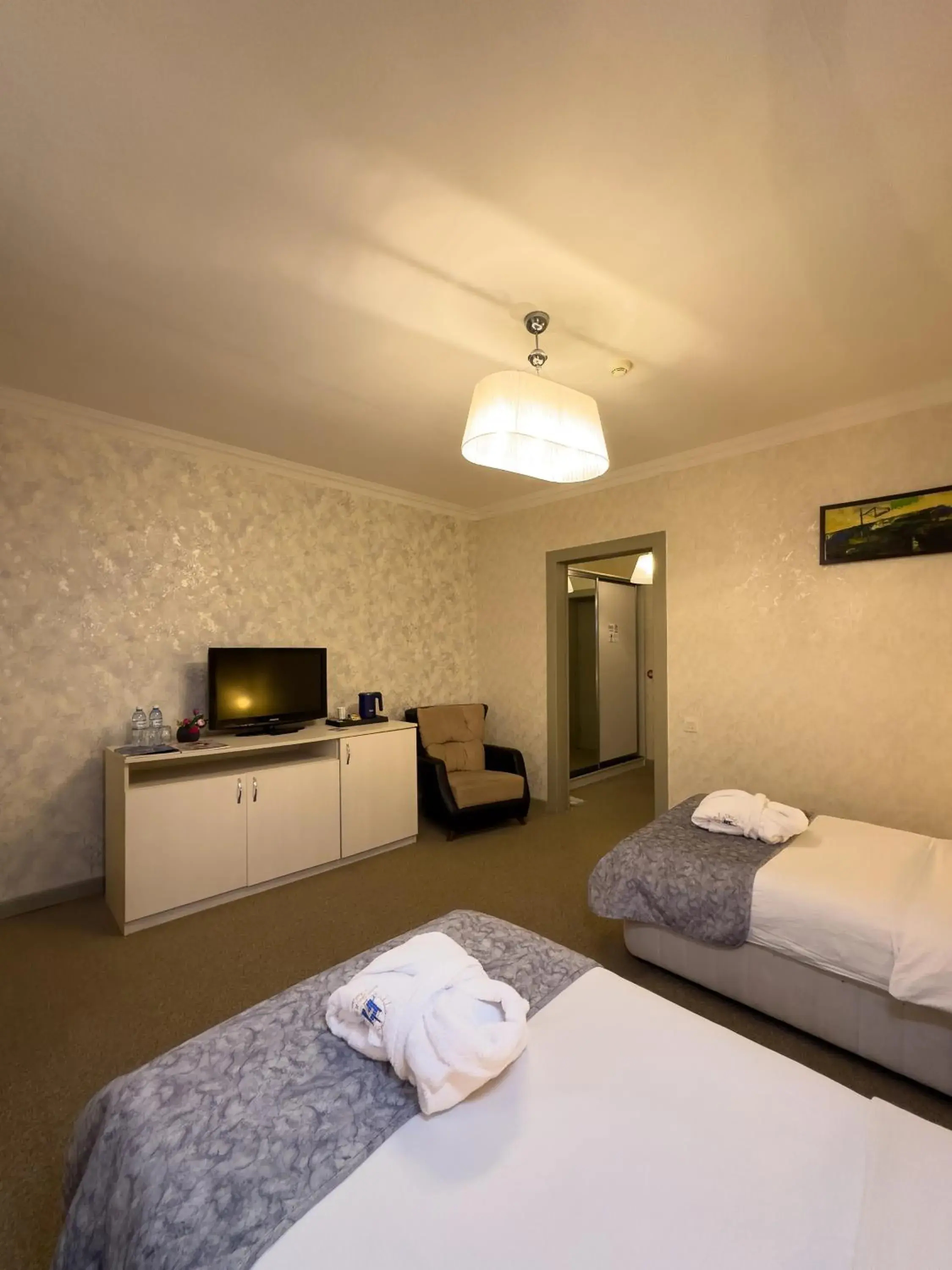 Standard Twin Room - single occupancy in Gabala Yeddi Gozel Hotel Standard Twin Room - single occupancy in Gabala Yeddi Gozel Hotel