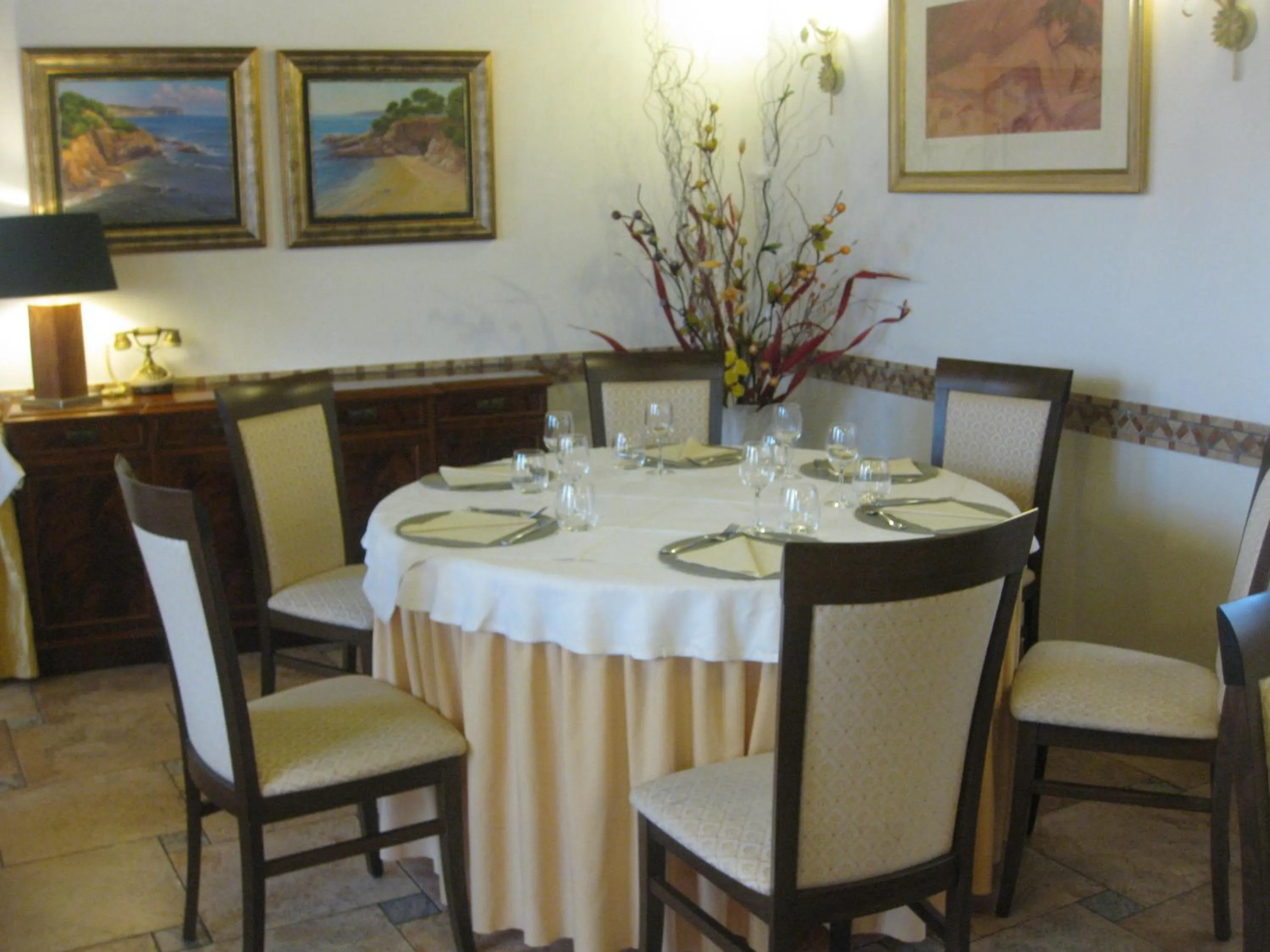 Restaurant/places to eat in Albergo Giardino