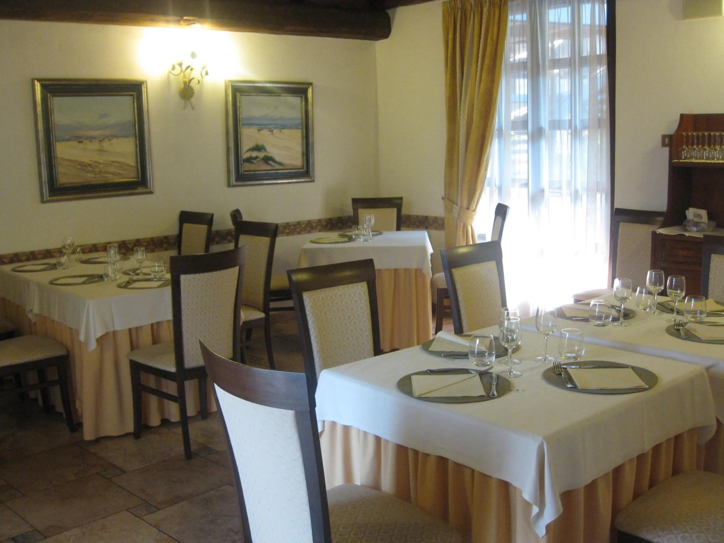 Restaurant/places to eat in Albergo Giardino