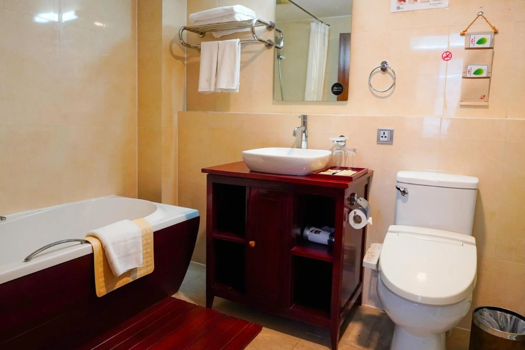 Bathroom in Cherry Hills Hotel