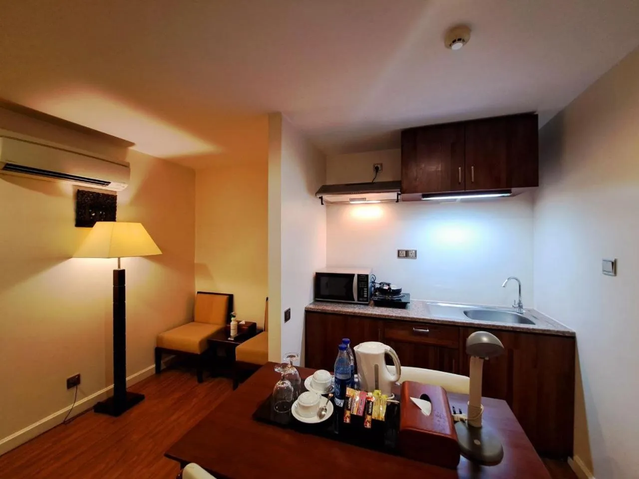 Kitchen/Kitchenette in Cherry Hills Hotel