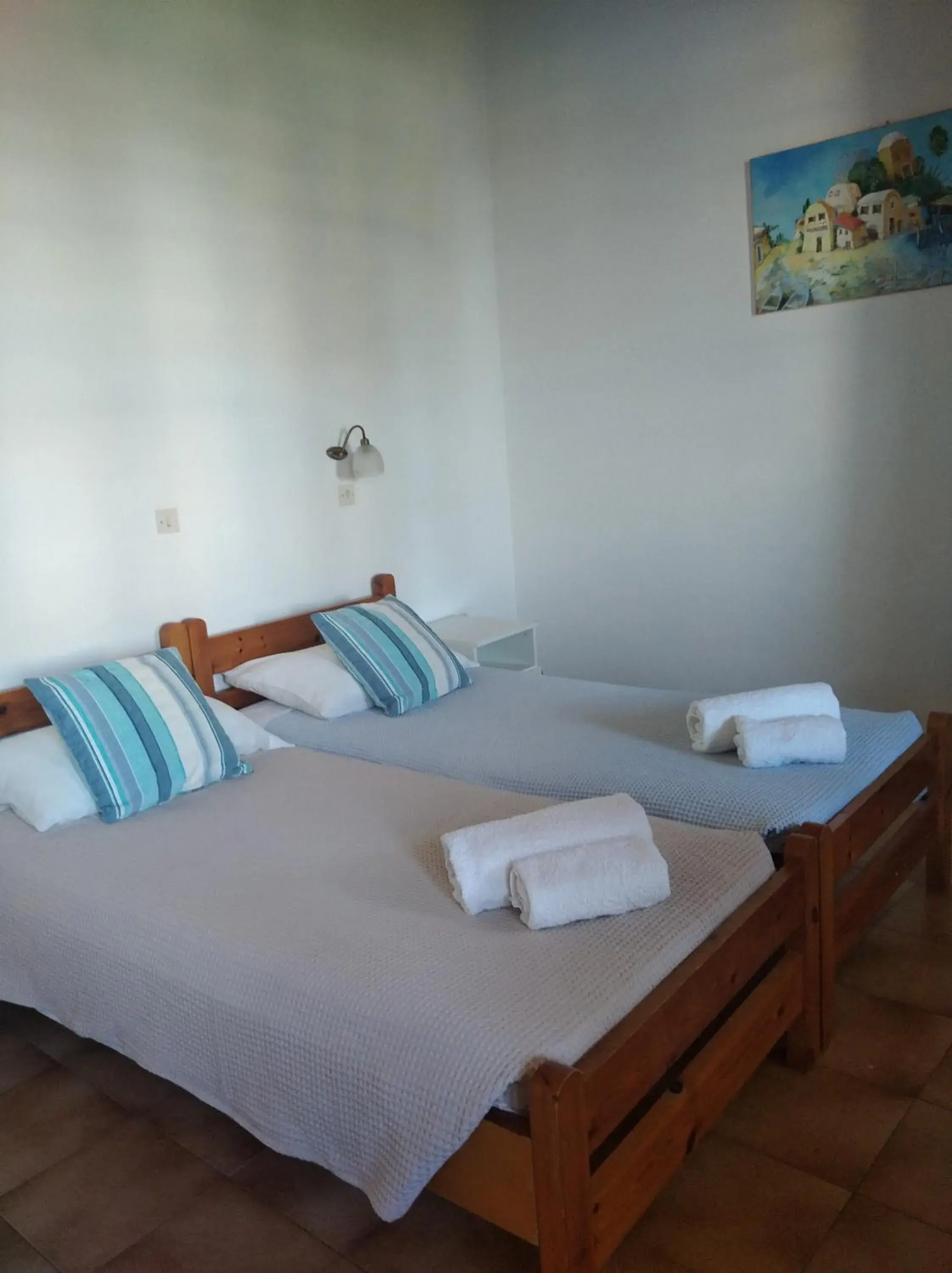 Double or Twin Room with Shared Bathroom in Medieval Rose Guest House Double or Twin Room with Shared Bathroom in Medieval Rose Guest House