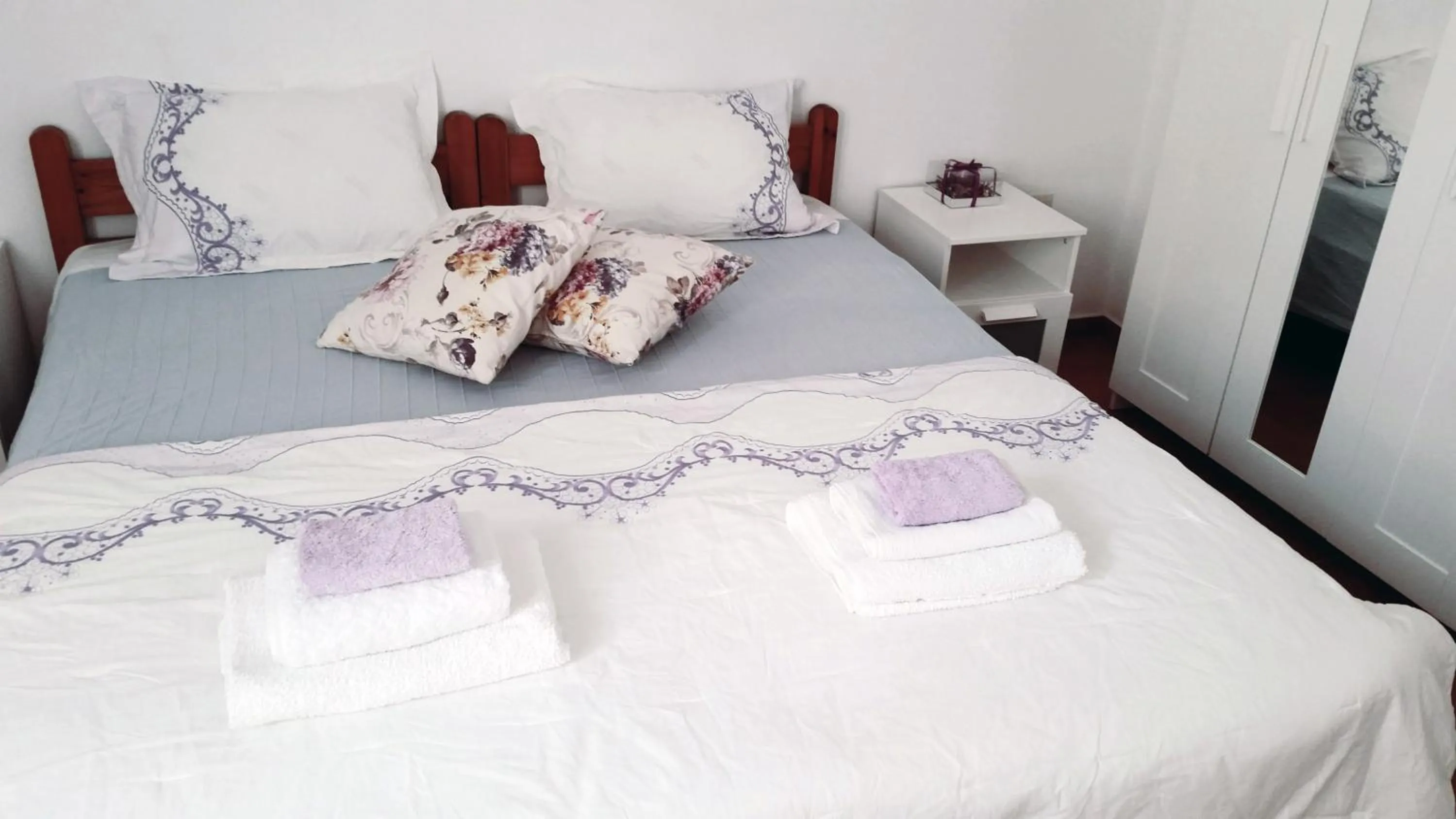 Photo of the whole room, Bed in Medieval Rose Guest House