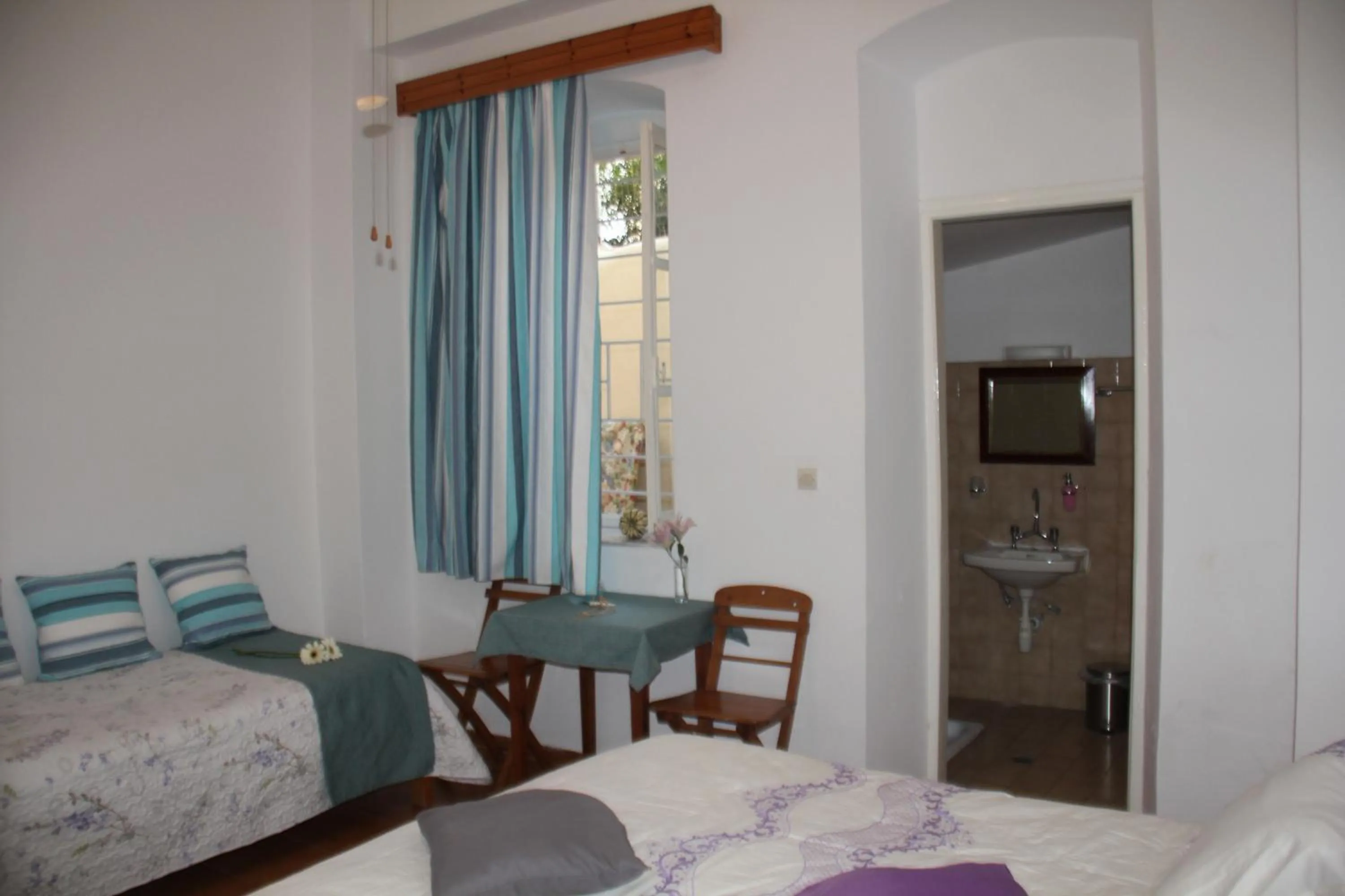 Bedroom, Bed in Medieval Rose Guest House