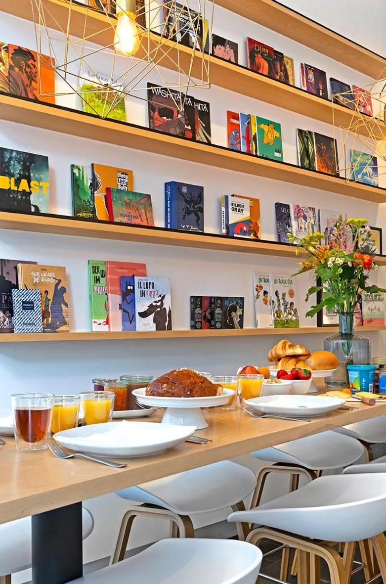 Library in Happy Boutique Hotel - Grand Place