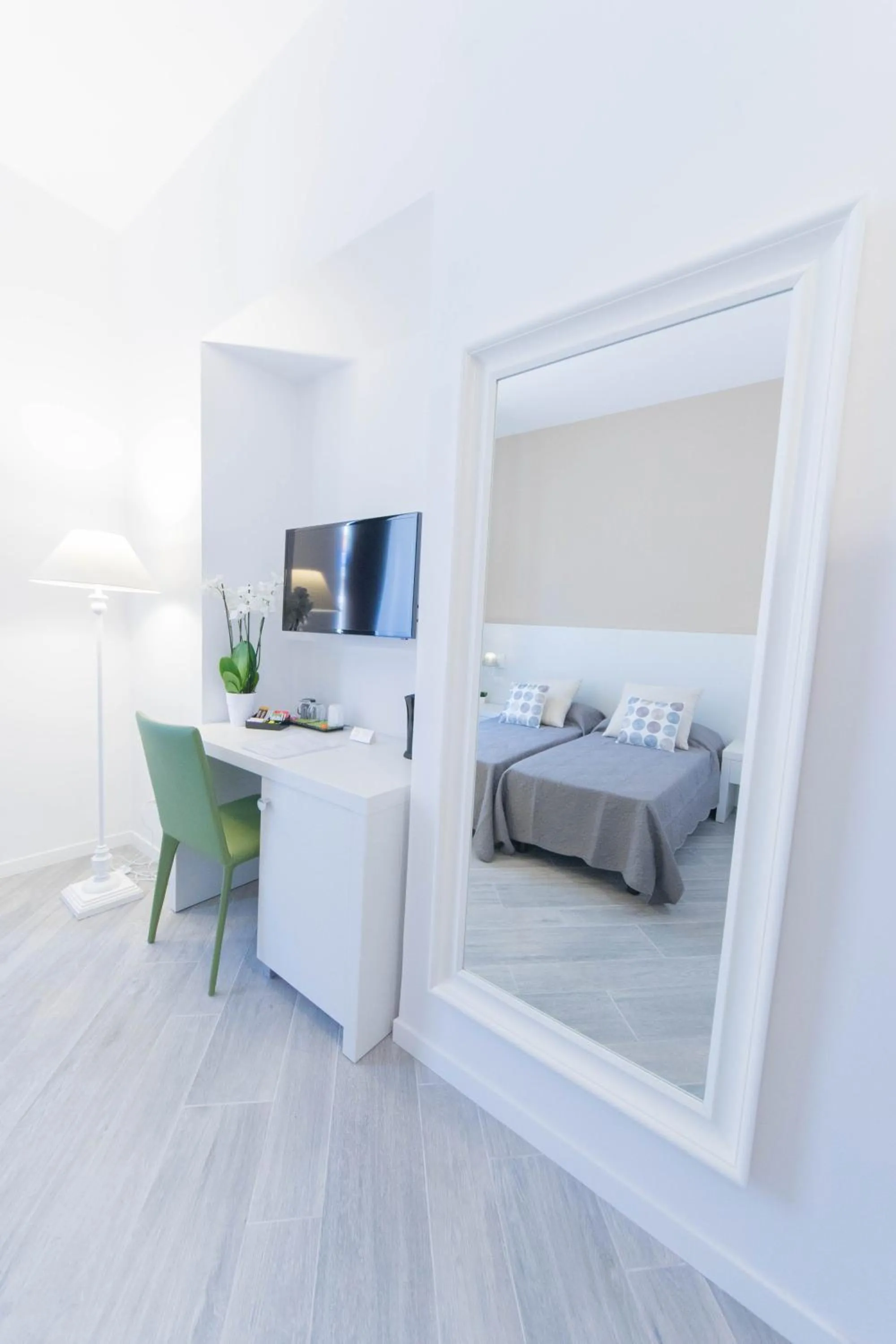 Vantaggio Suites