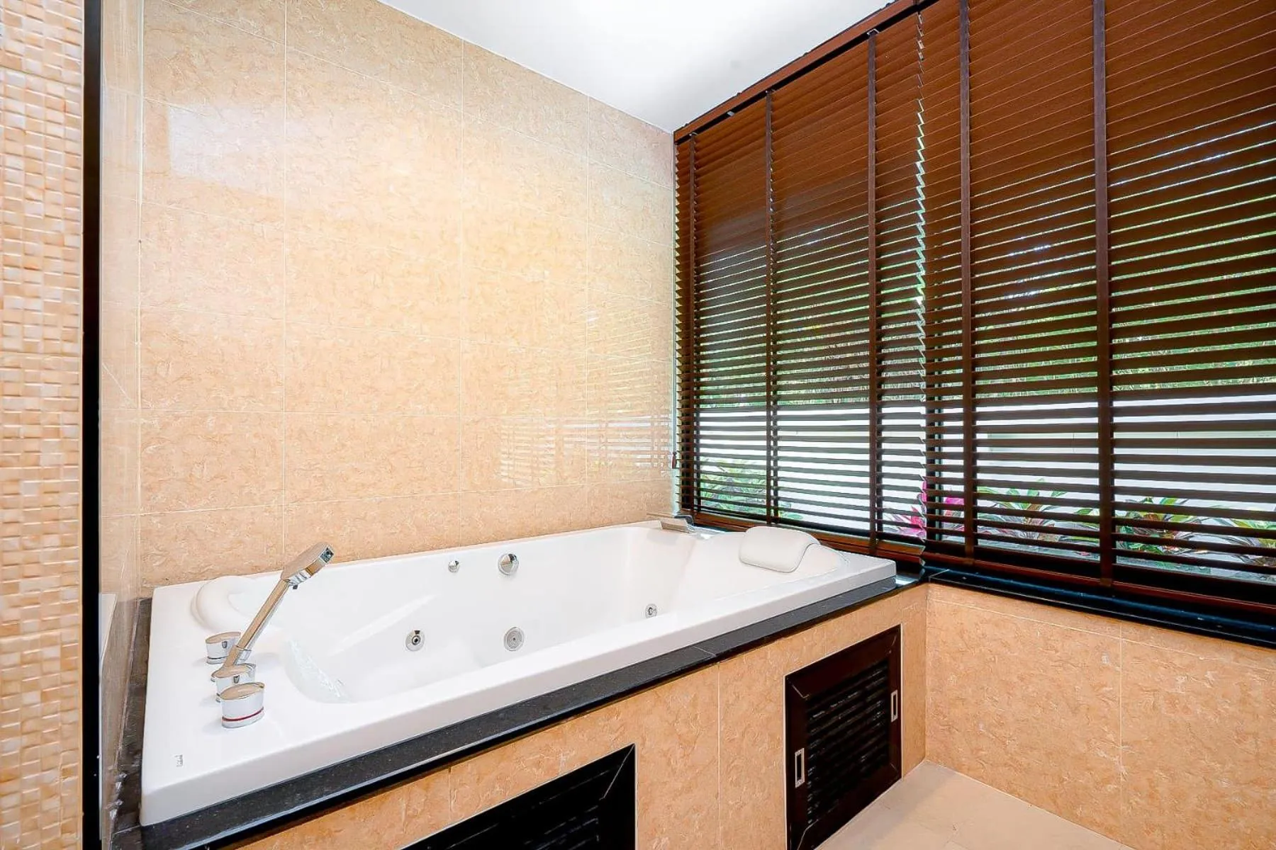 Hot Tub in The Sea-Cret Garden Hua Hin