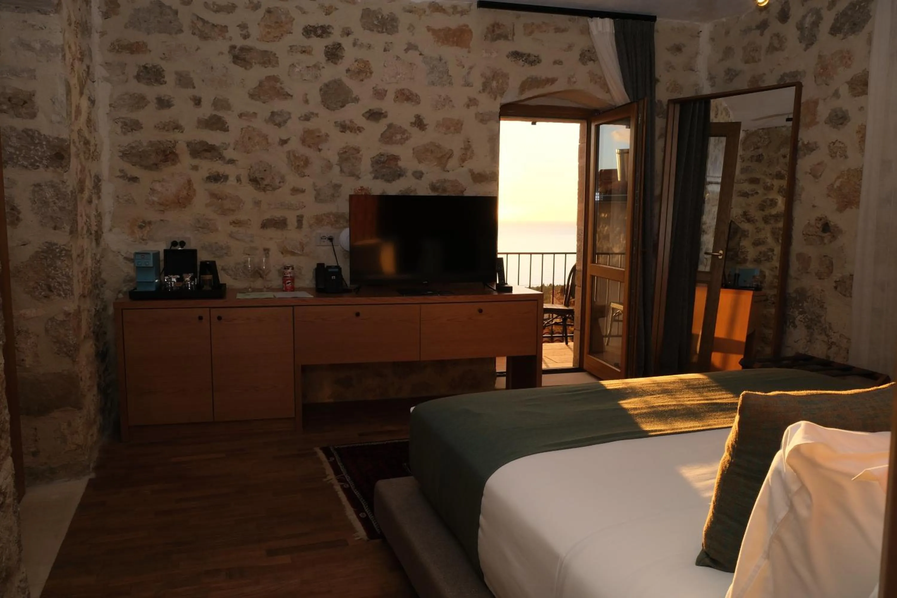 Double Room with Sea View in Zoe Hora