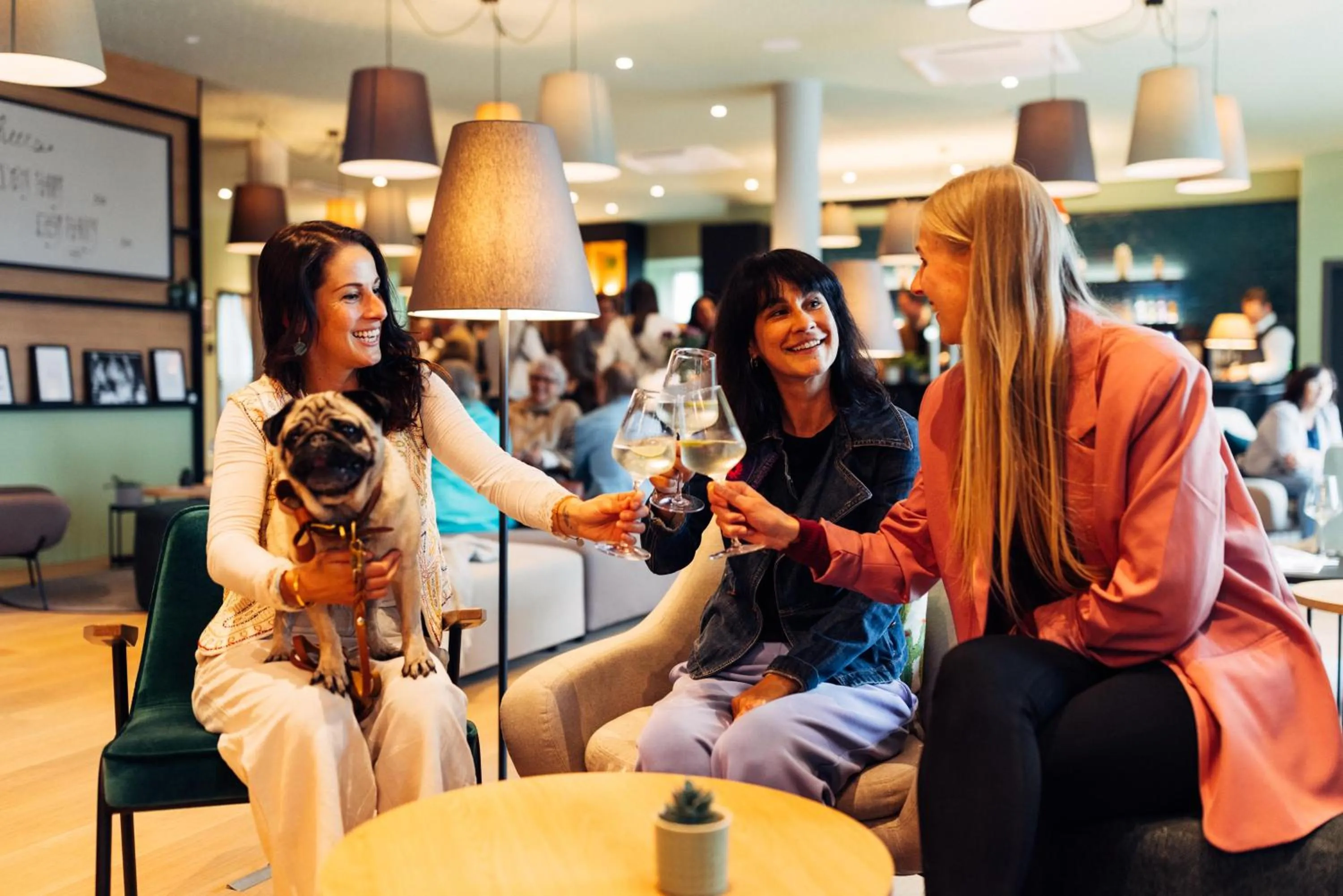 Lounge or bar in harry's home Lienz hotel & apartments