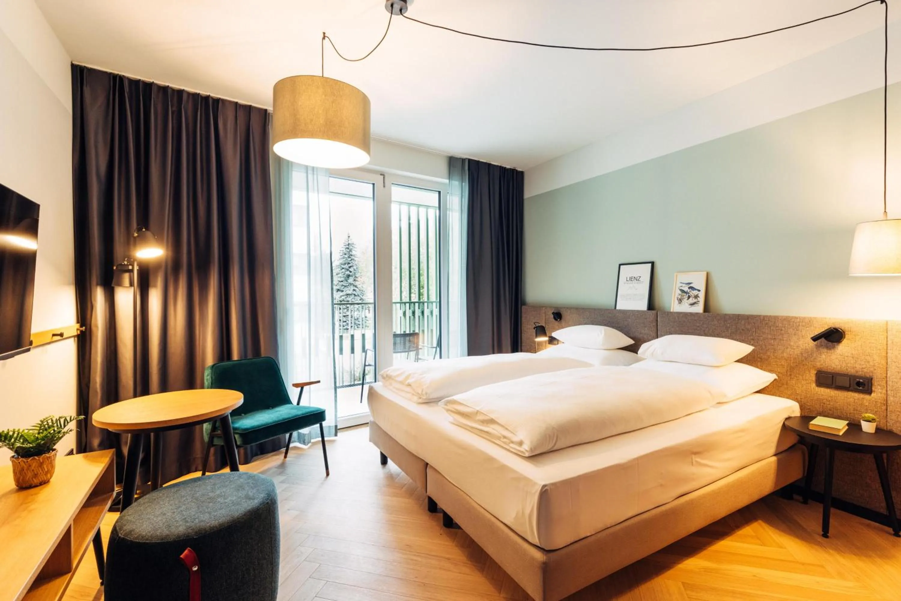 Photo of the whole room, Bed in harry's home Lienz hotel & apartments