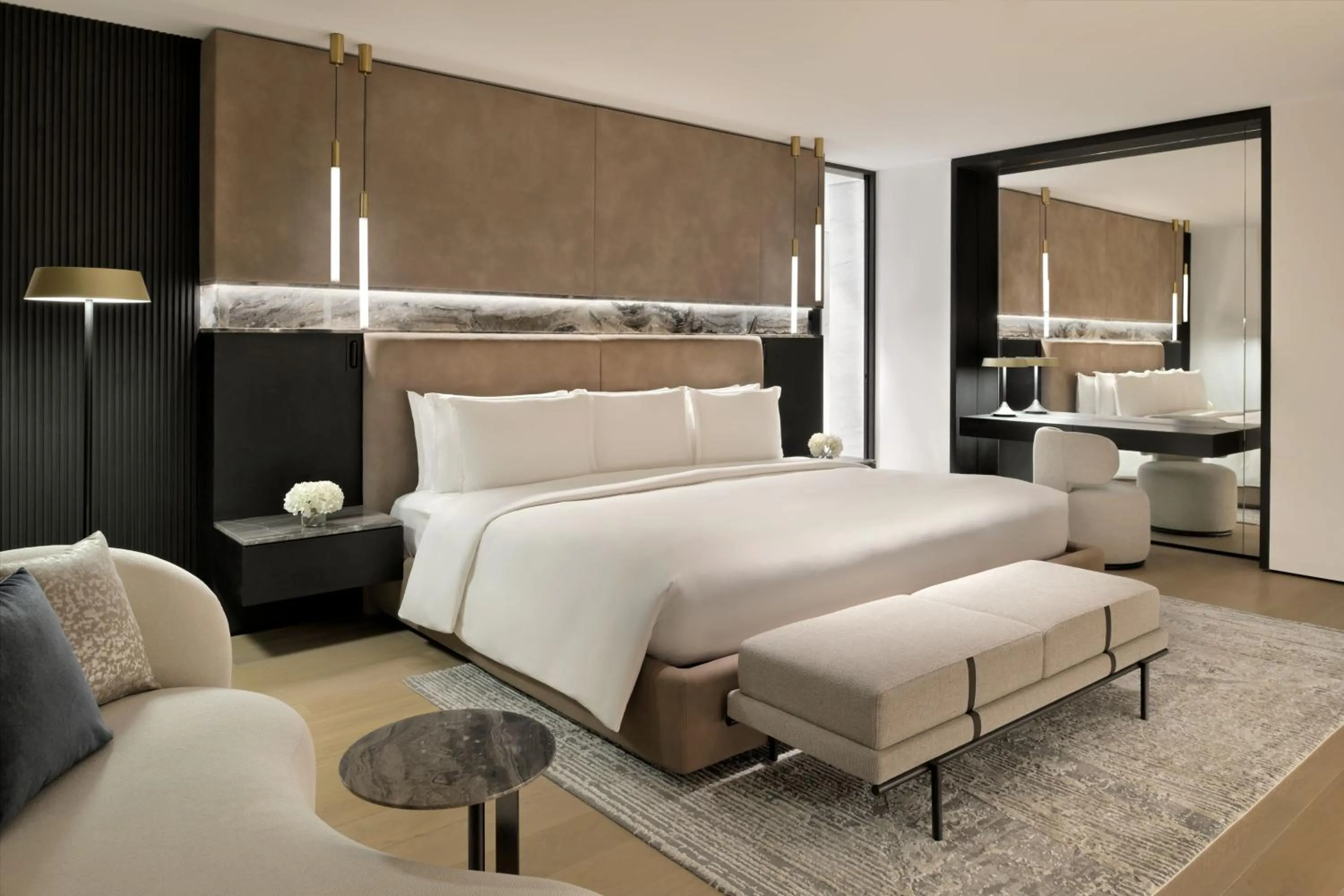 Bedroom, Bed in Sheraton Grand Hotel, Dubai