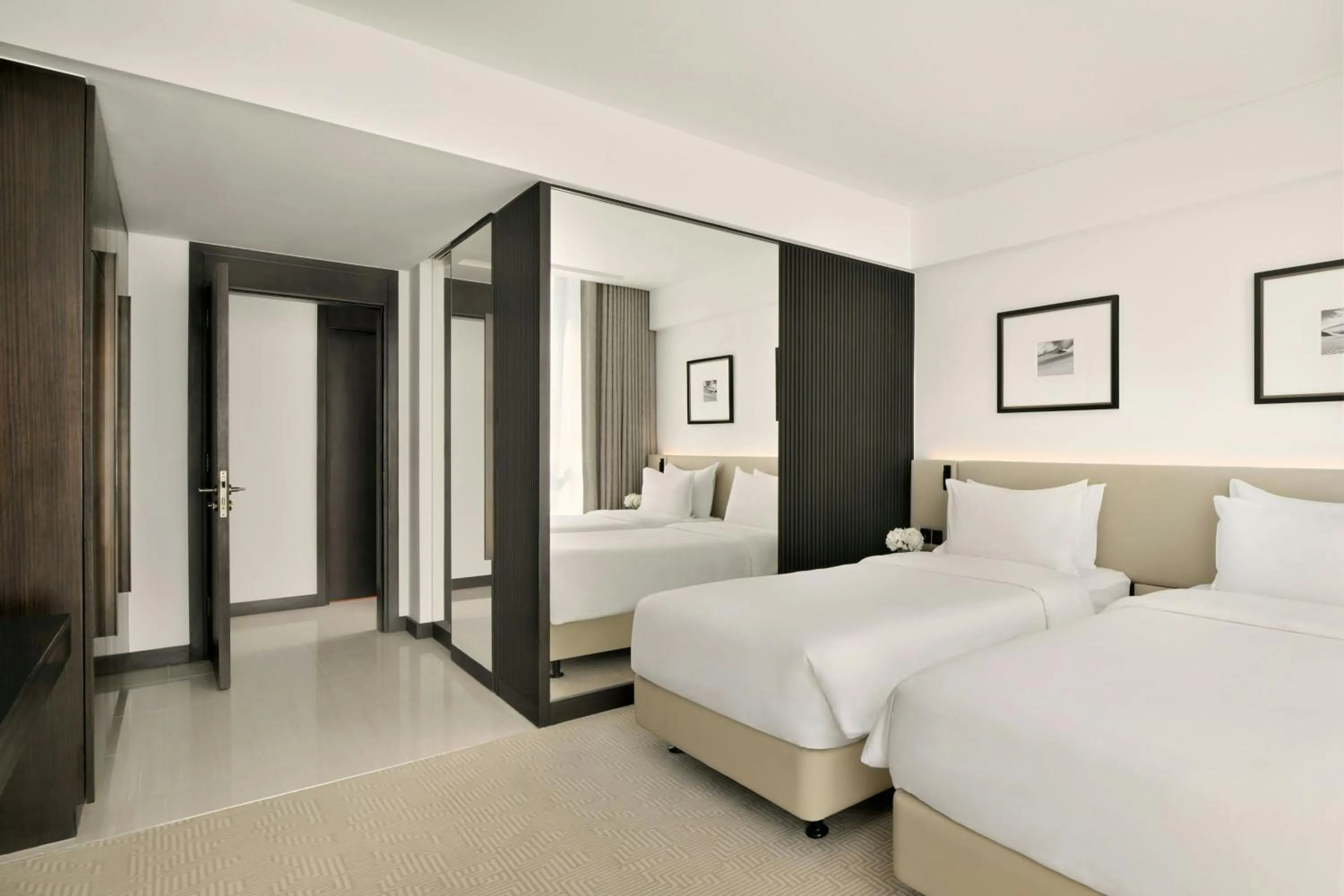 Photo of the whole room, Bed in Sheraton Grand Hotel, Dubai