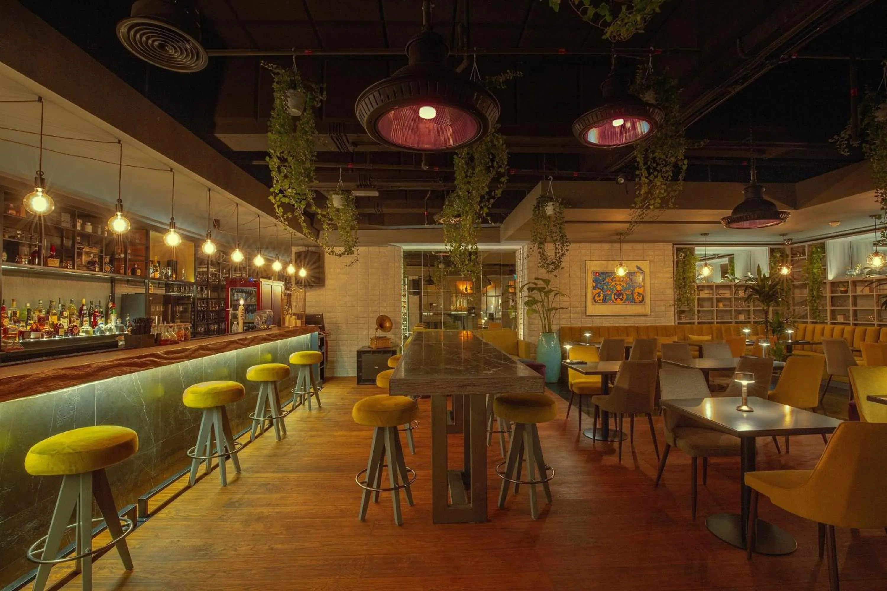 Restaurant/places to eat in Sheraton Grand Hotel, Dubai