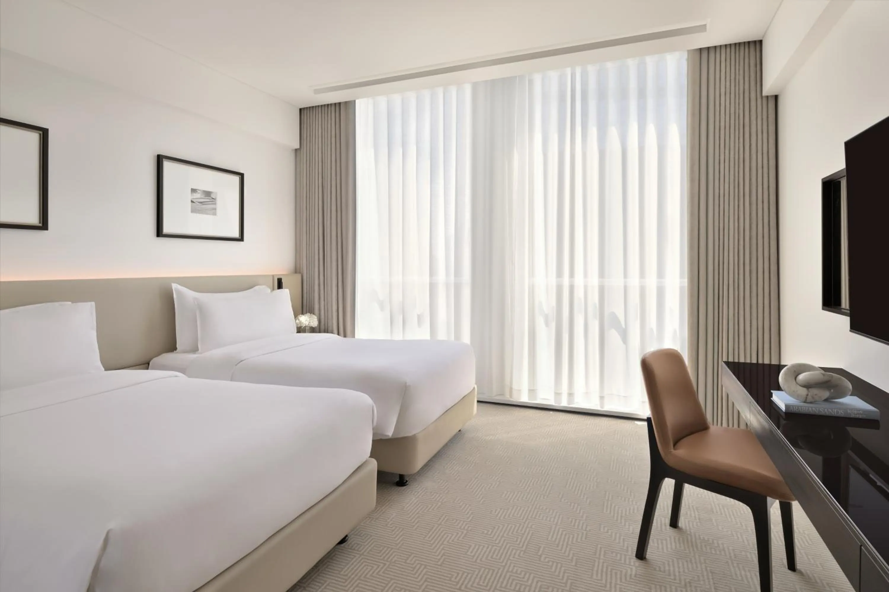 Bedroom, Bed in Sheraton Grand Hotel, Dubai