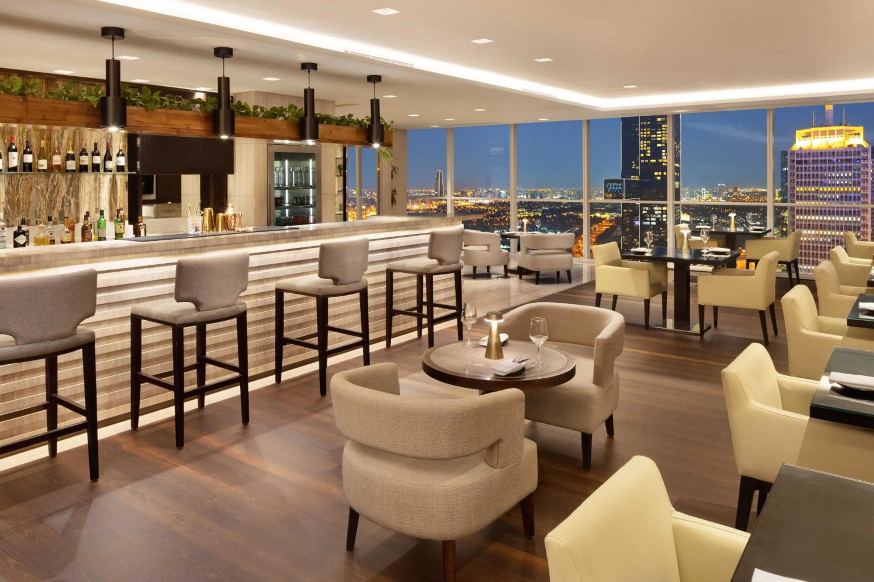 Lounge or bar in Sheraton Grand Hotel, Dubai