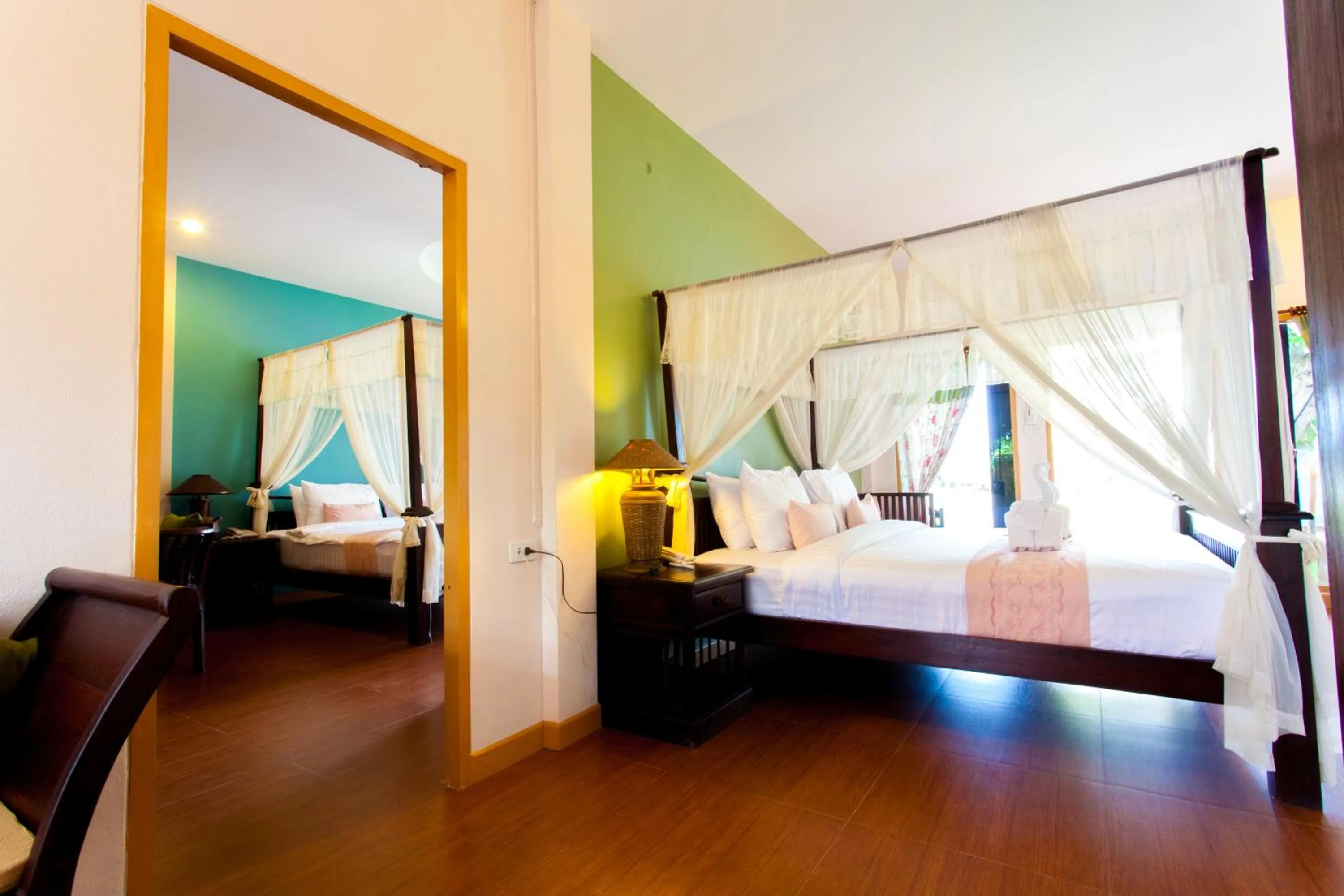 Photo of the whole room, Bed in P.Paradise Hotel