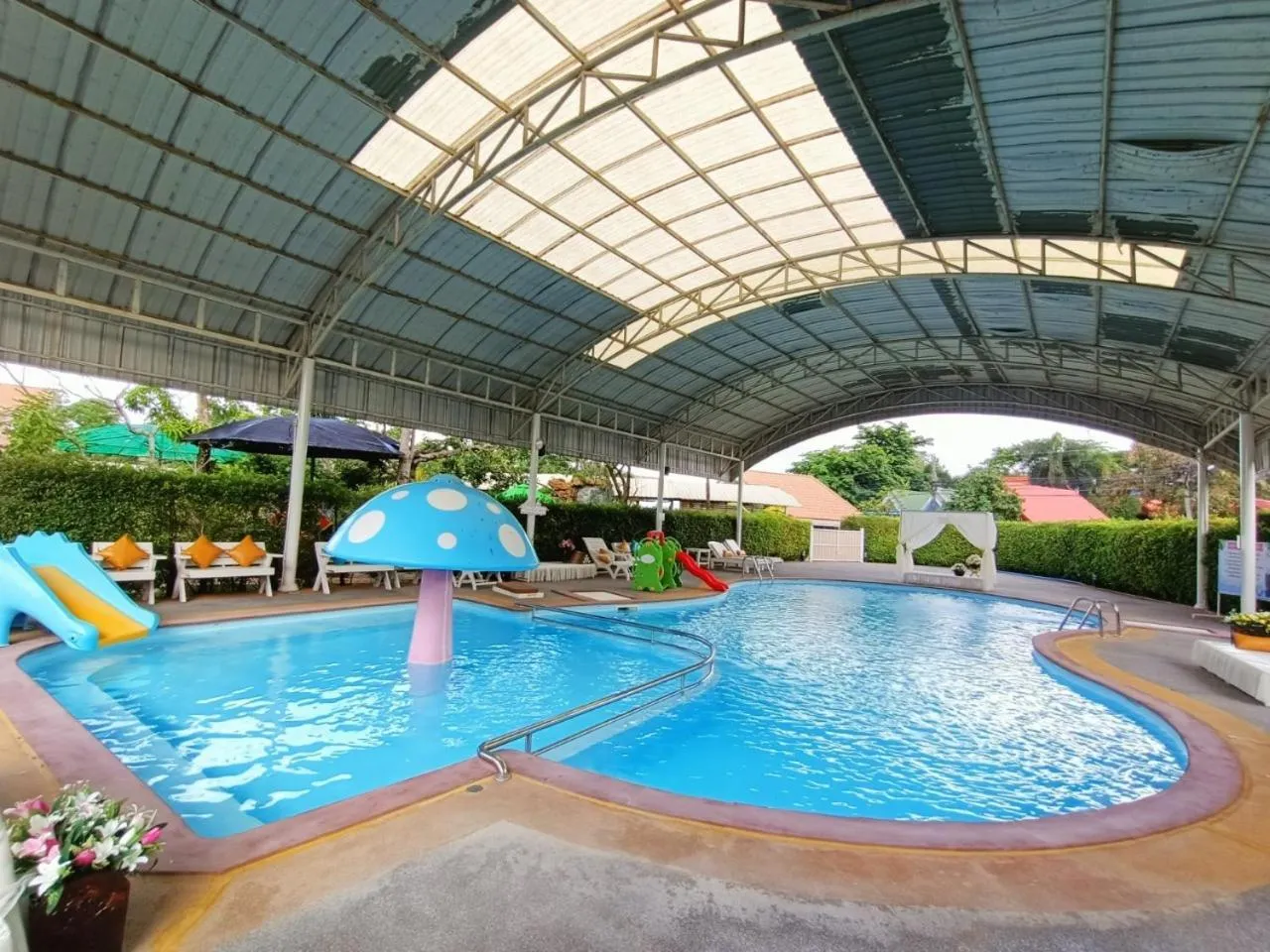 Swimming pool in P.Paradise Hotel