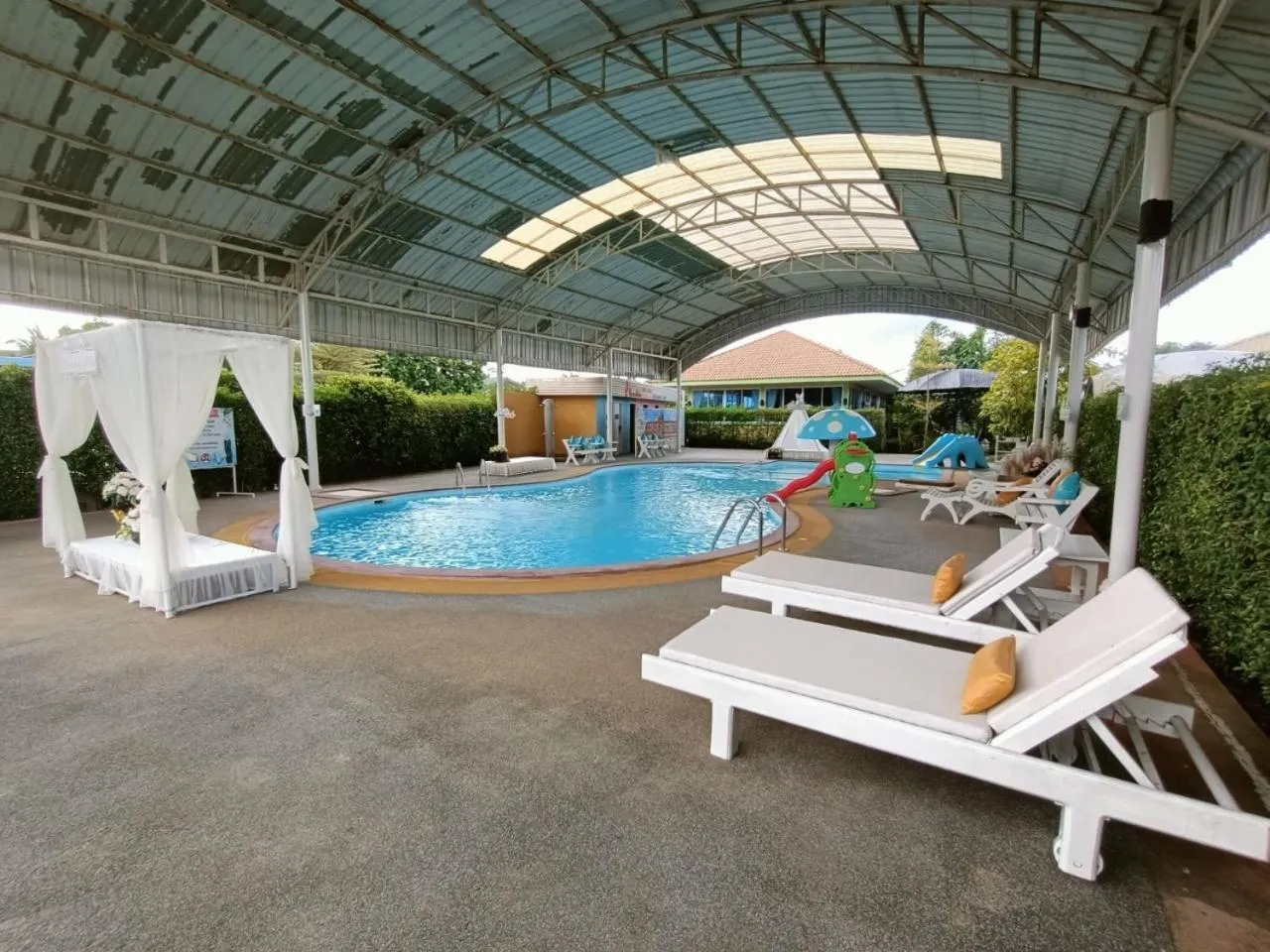 Swimming pool in P.Paradise Hotel