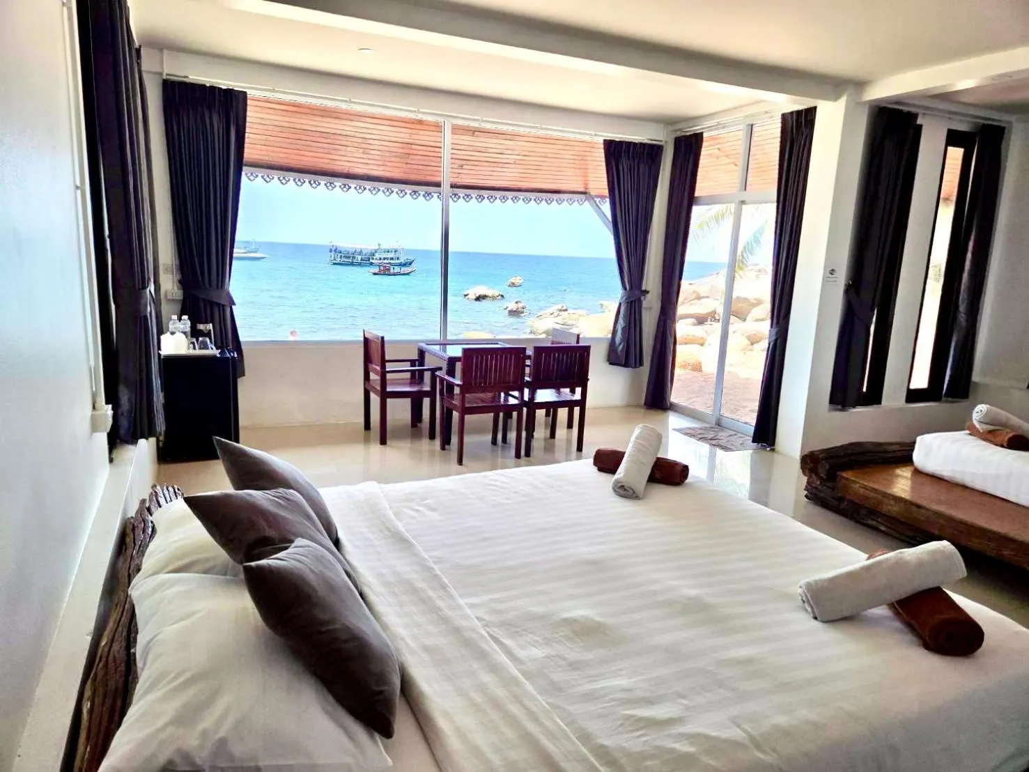 Bed in Mountain Reef Beach Resort