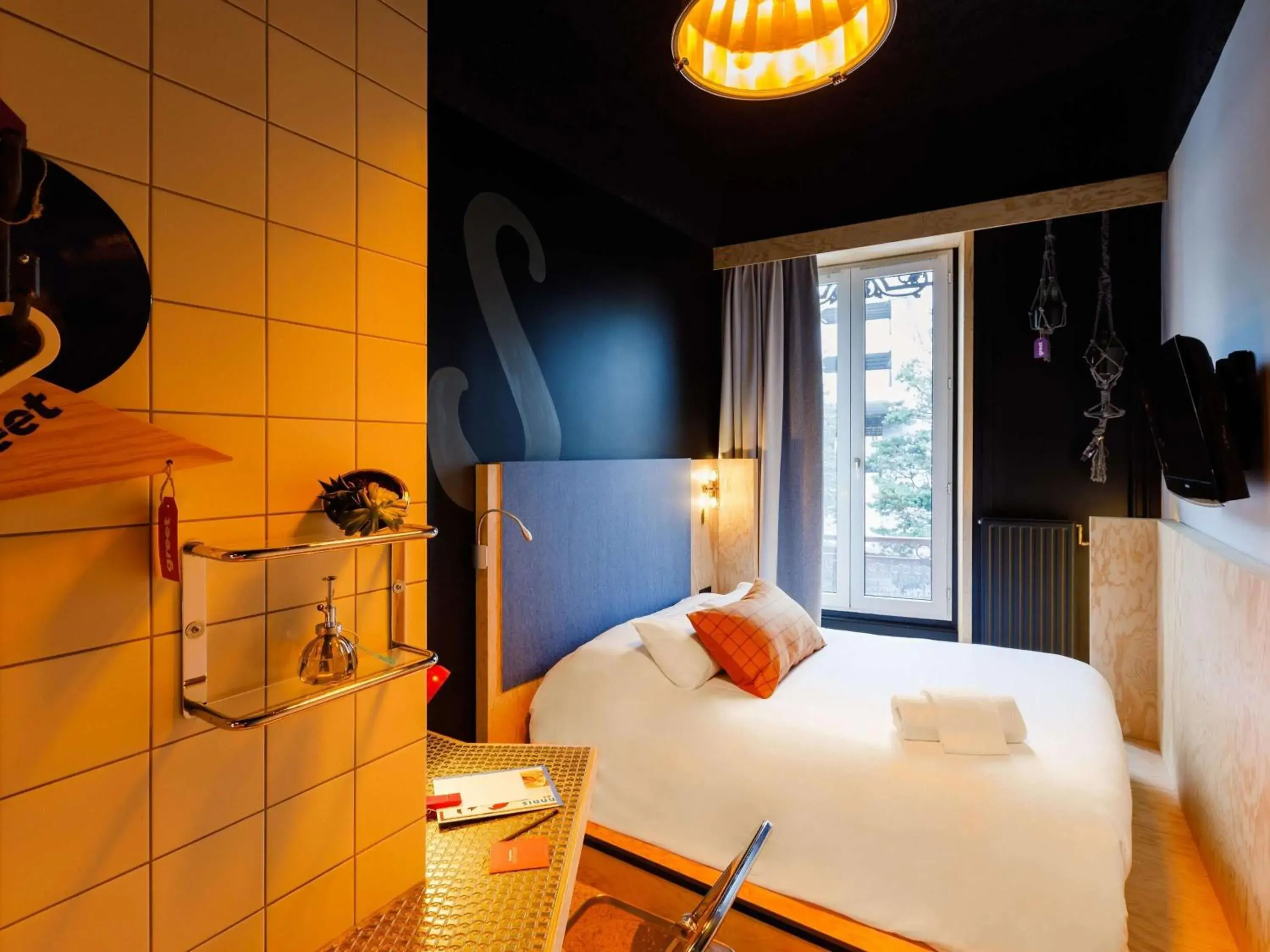 Property building, Bed in Greet Hotel Lyon Confluence Property building, Bed in Greet Hotel Lyon Confluence