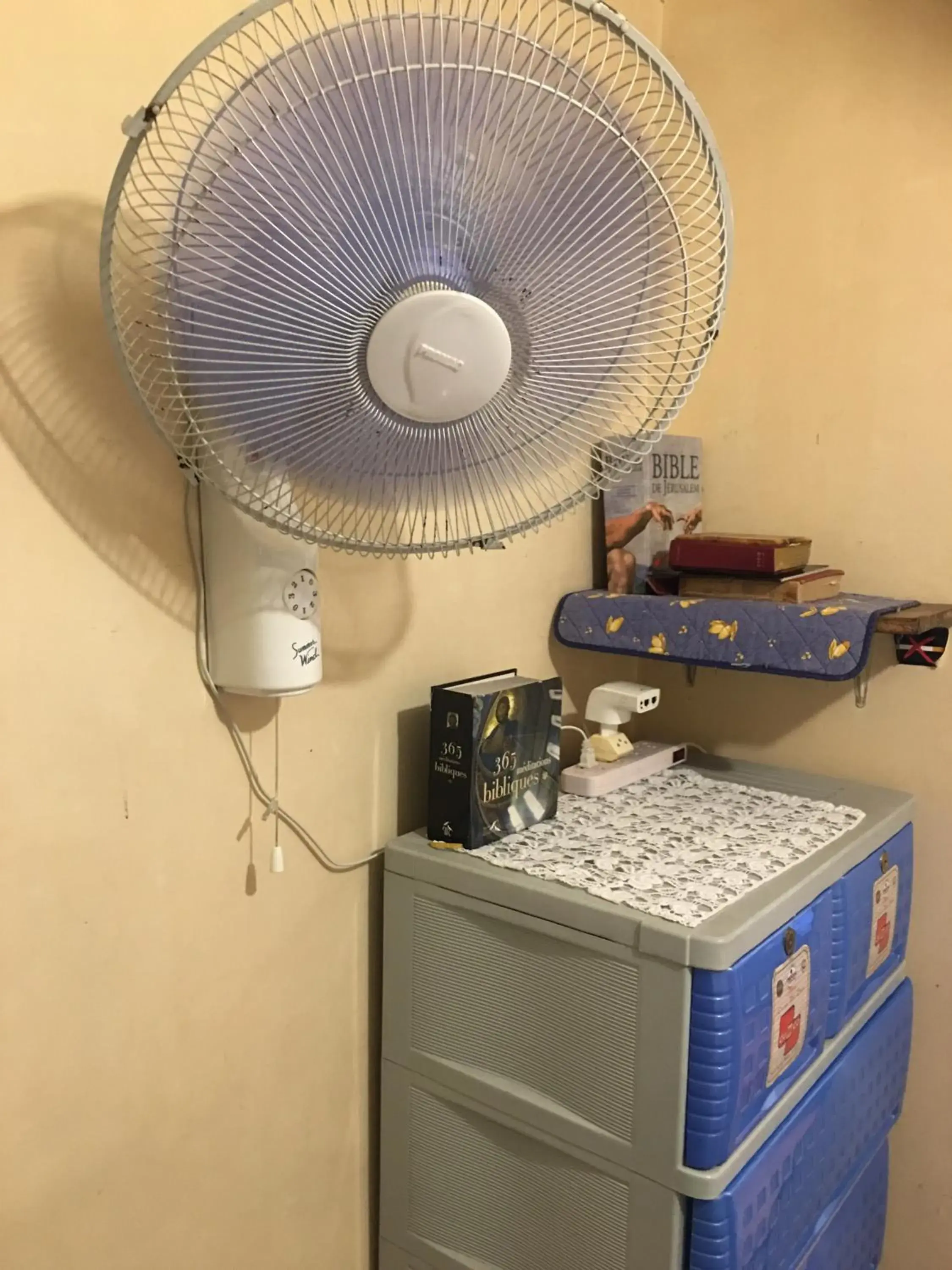 Economy Double Room in Guesthouse Cavite Economy Double Room in Guesthouse Cavite