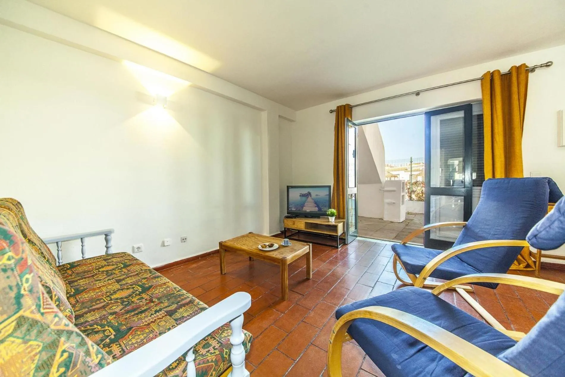 B20 - Sun and Pool Apartment