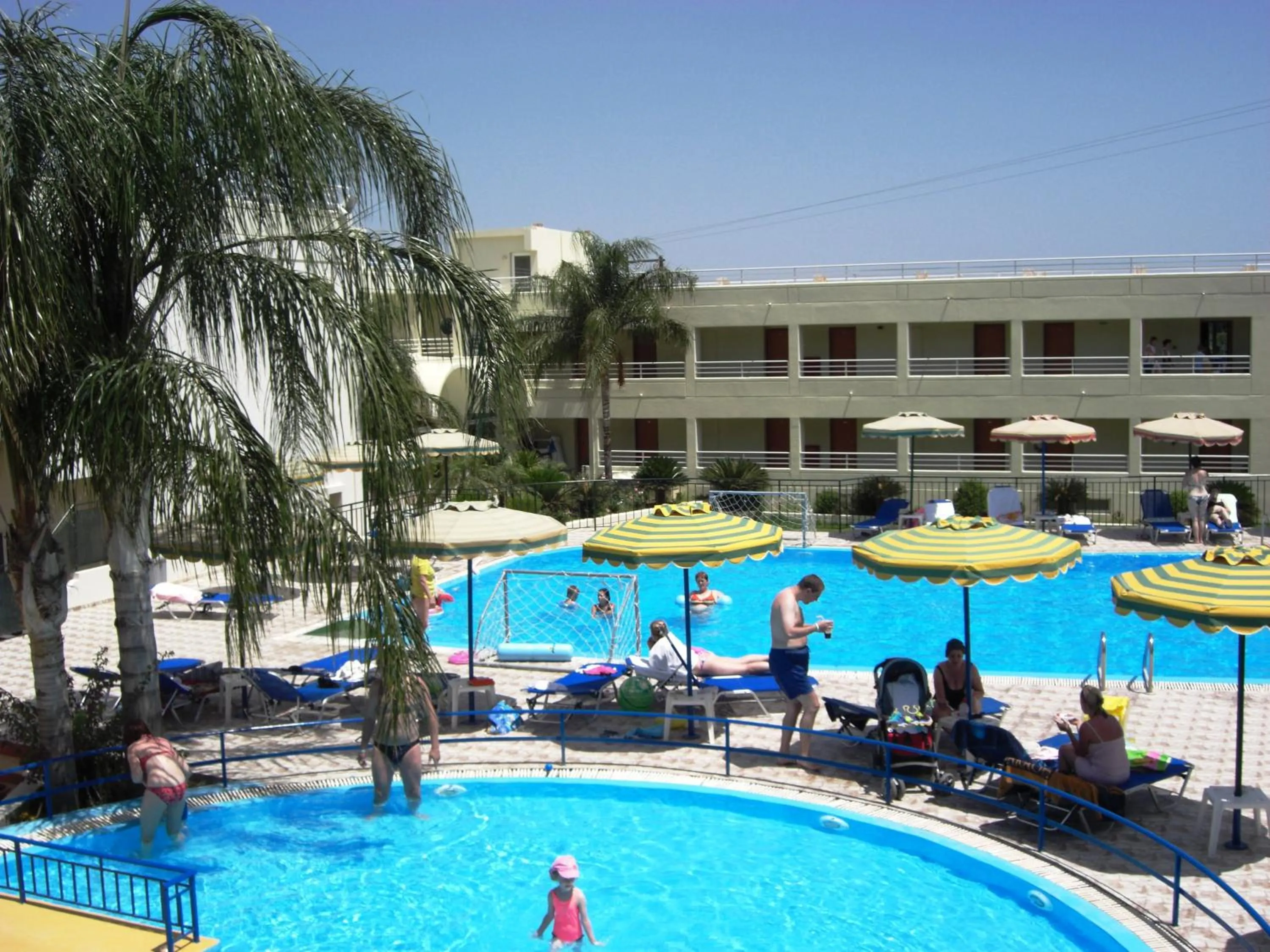 Swimming pool in Romantza Mare
