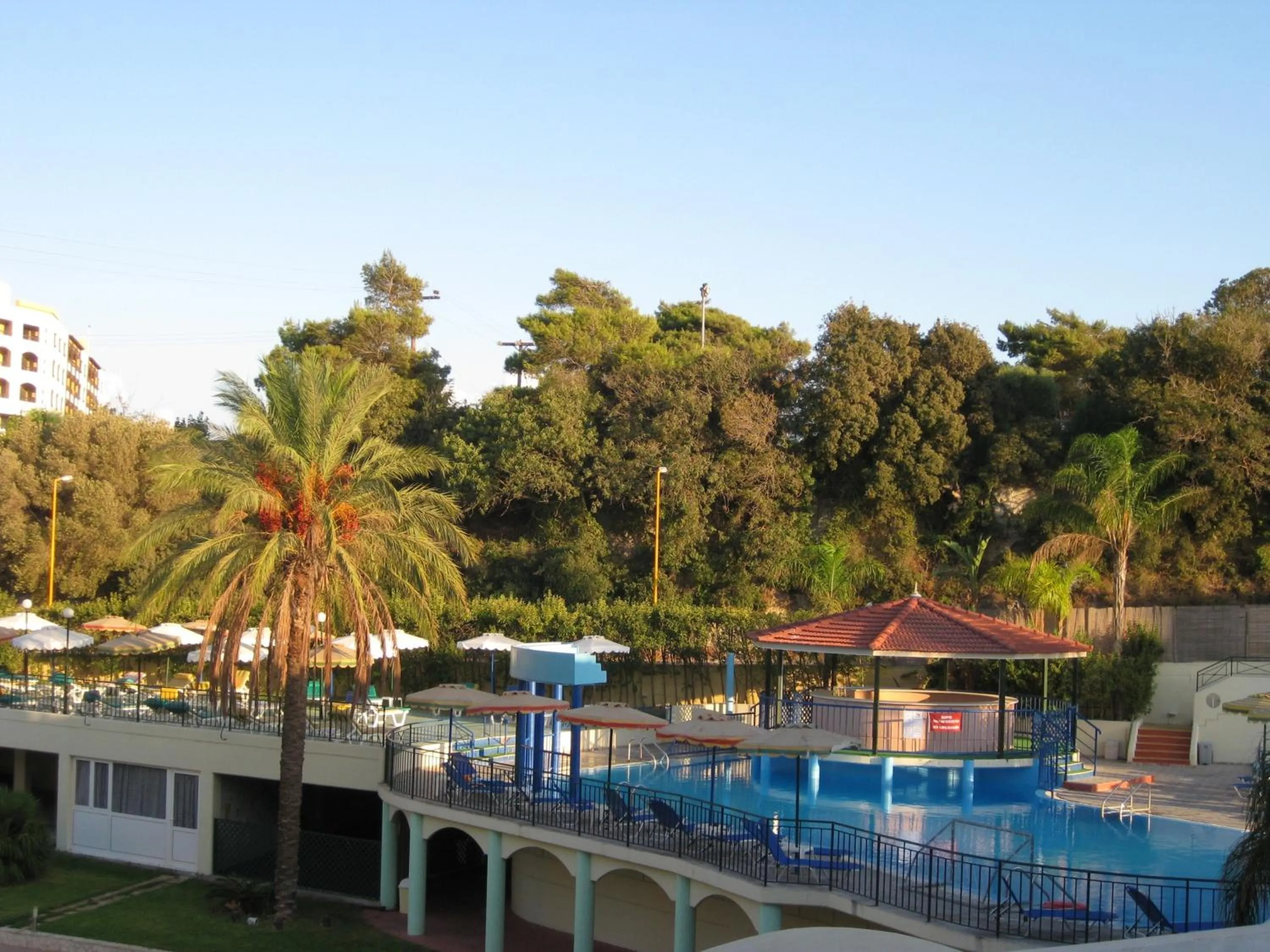 Swimming pool in Romantza Mare