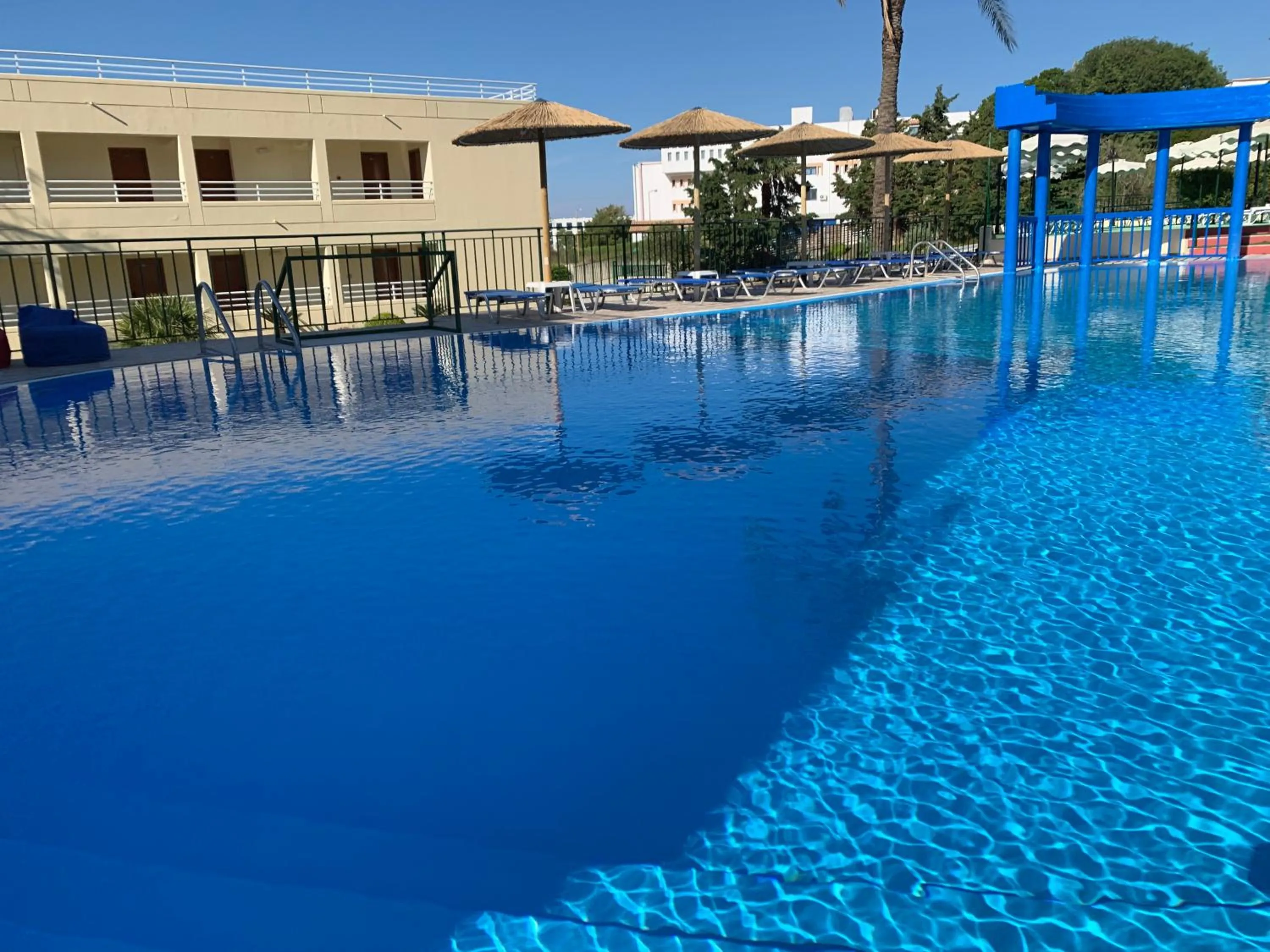 Swimming pool in Romantza Mare