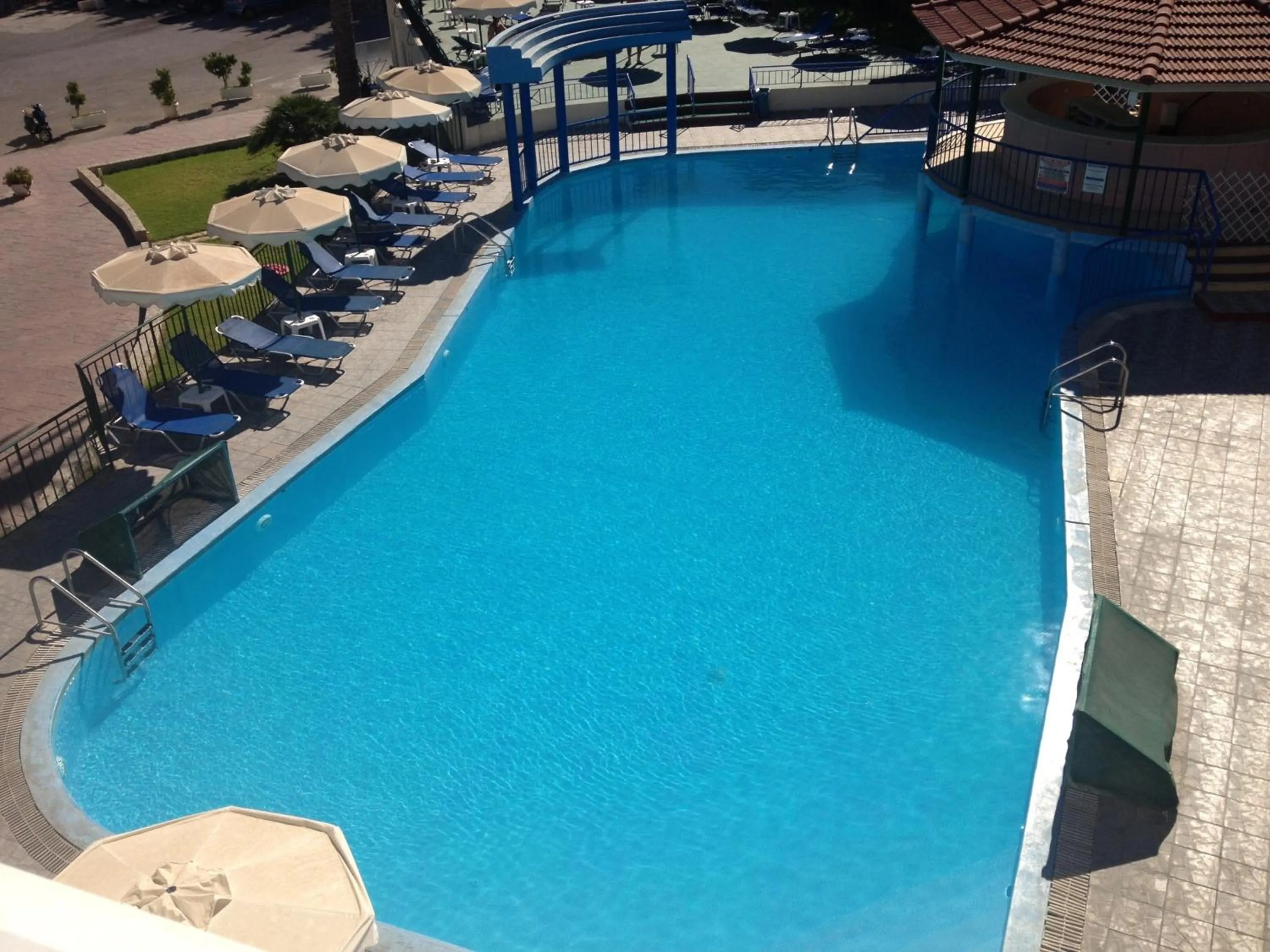 Swimming pool in Romantza Mare