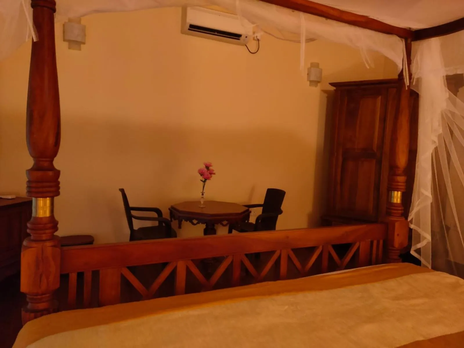 Seating area, Bed in Heaven Palace
