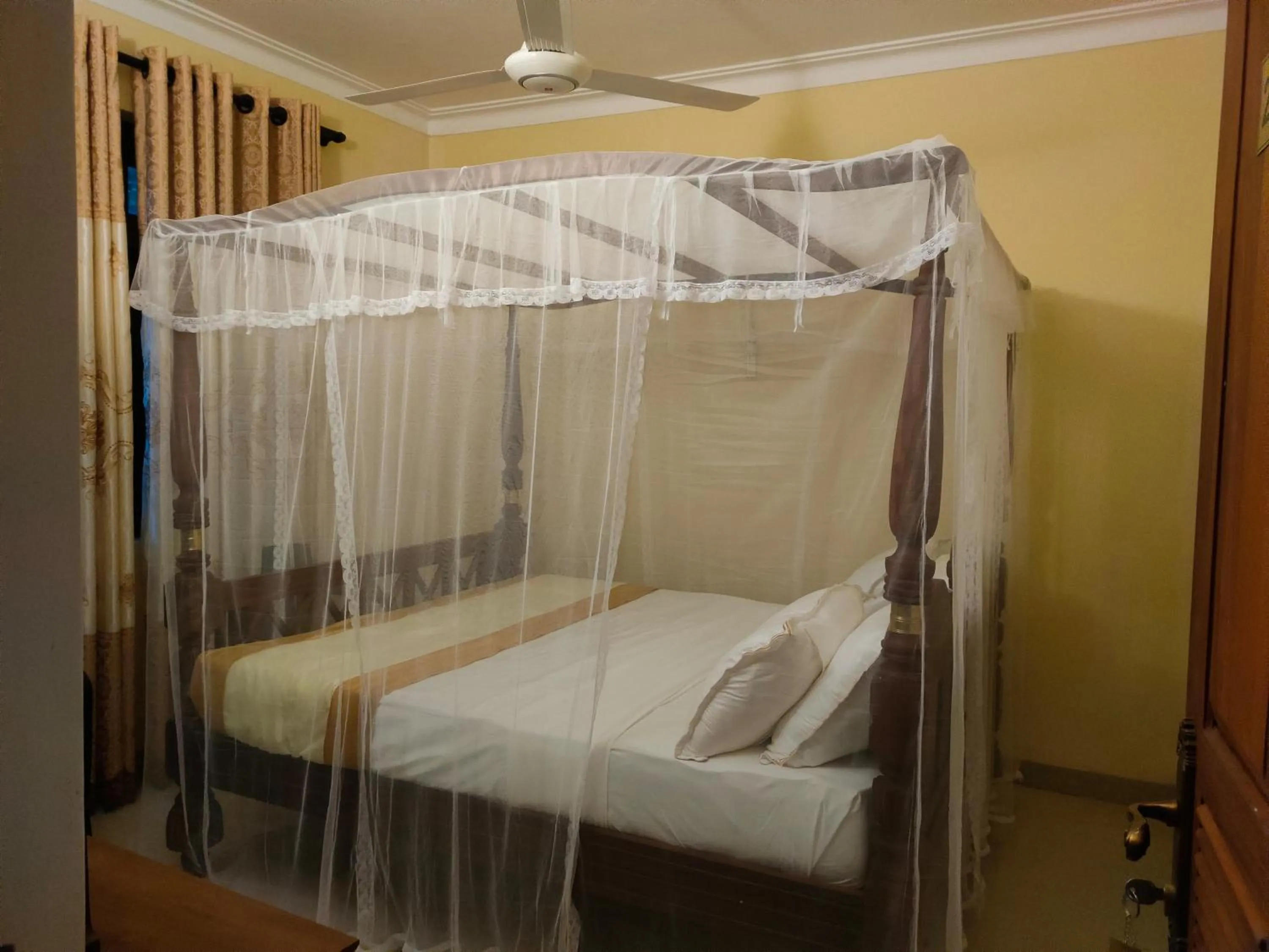 Bed in Heaven Palace