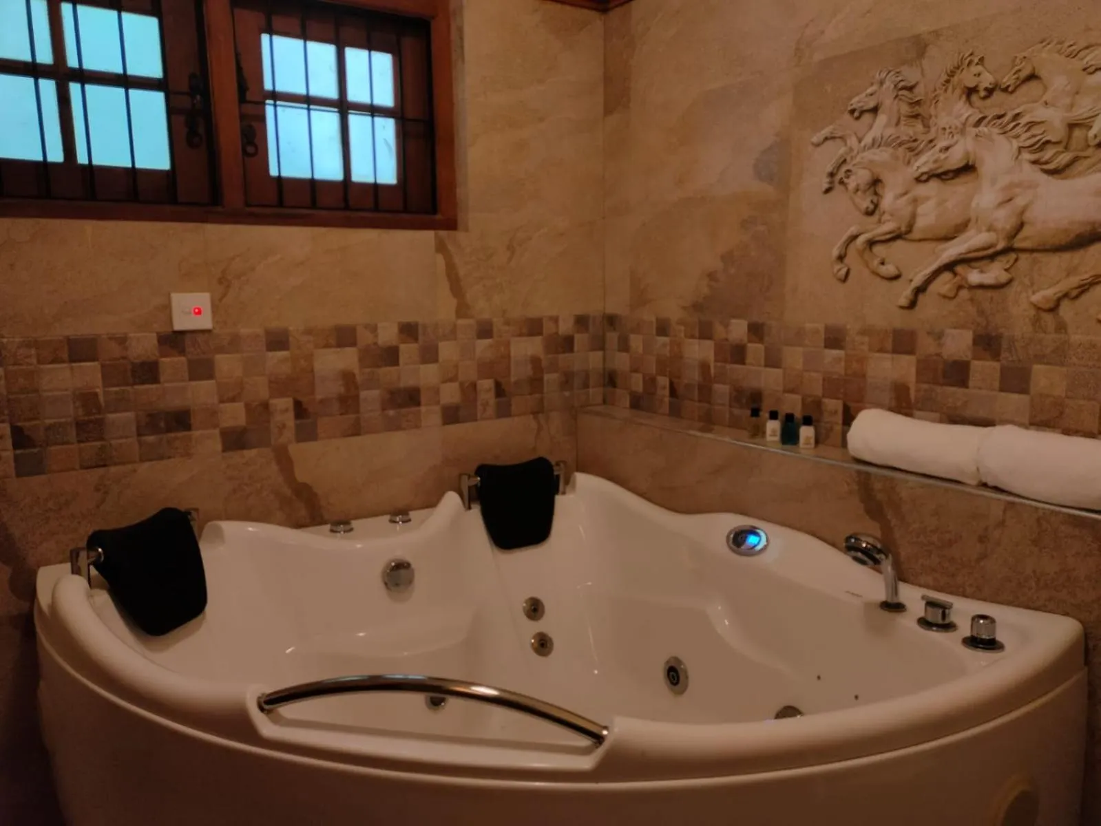Hot Tub in Heaven Palace