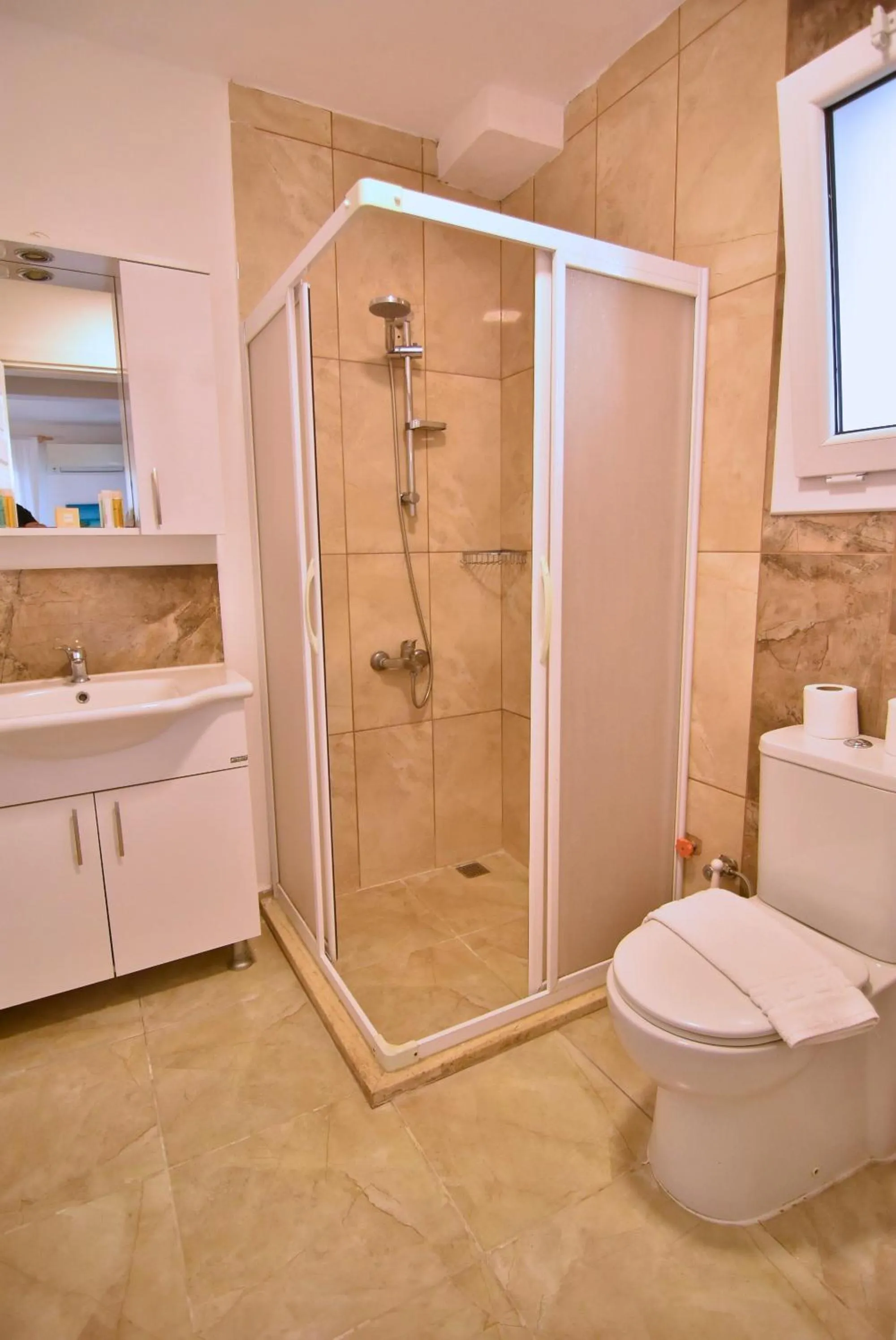 Shower in Degirmenli Konak Hotel