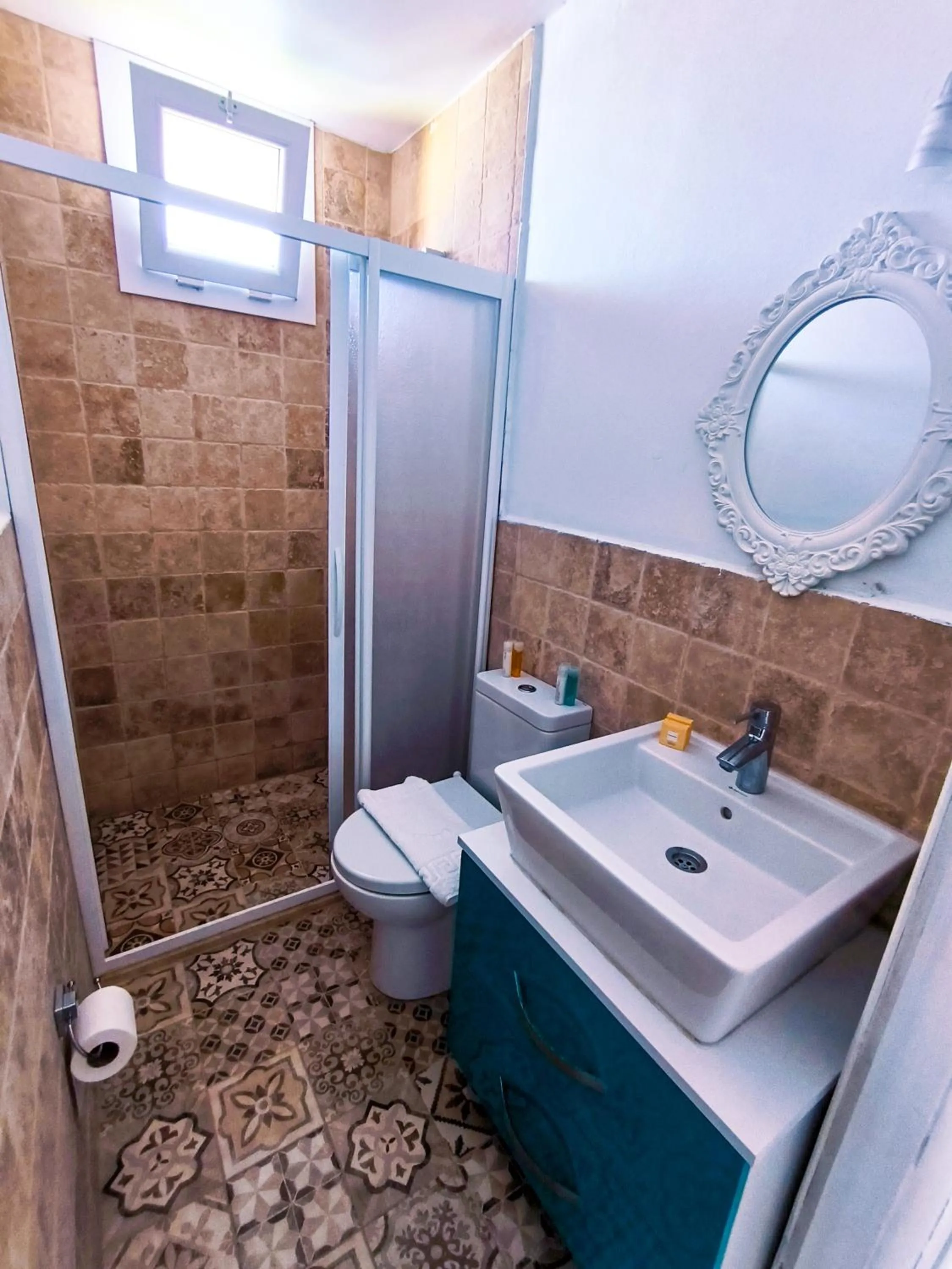 Shower in Degirmenli Konak Hotel