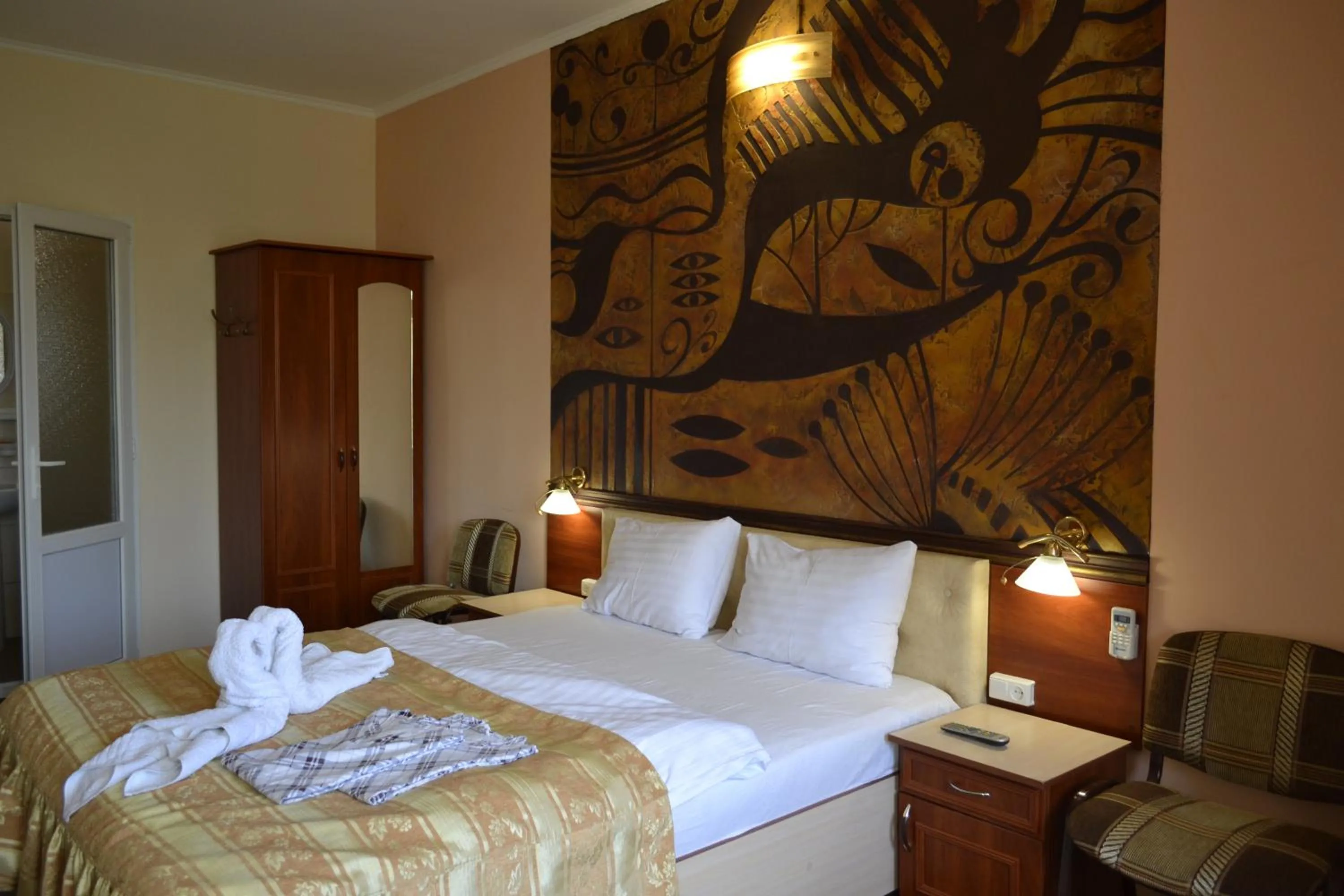 Standard Triple Room in Shellman Apart Hotel