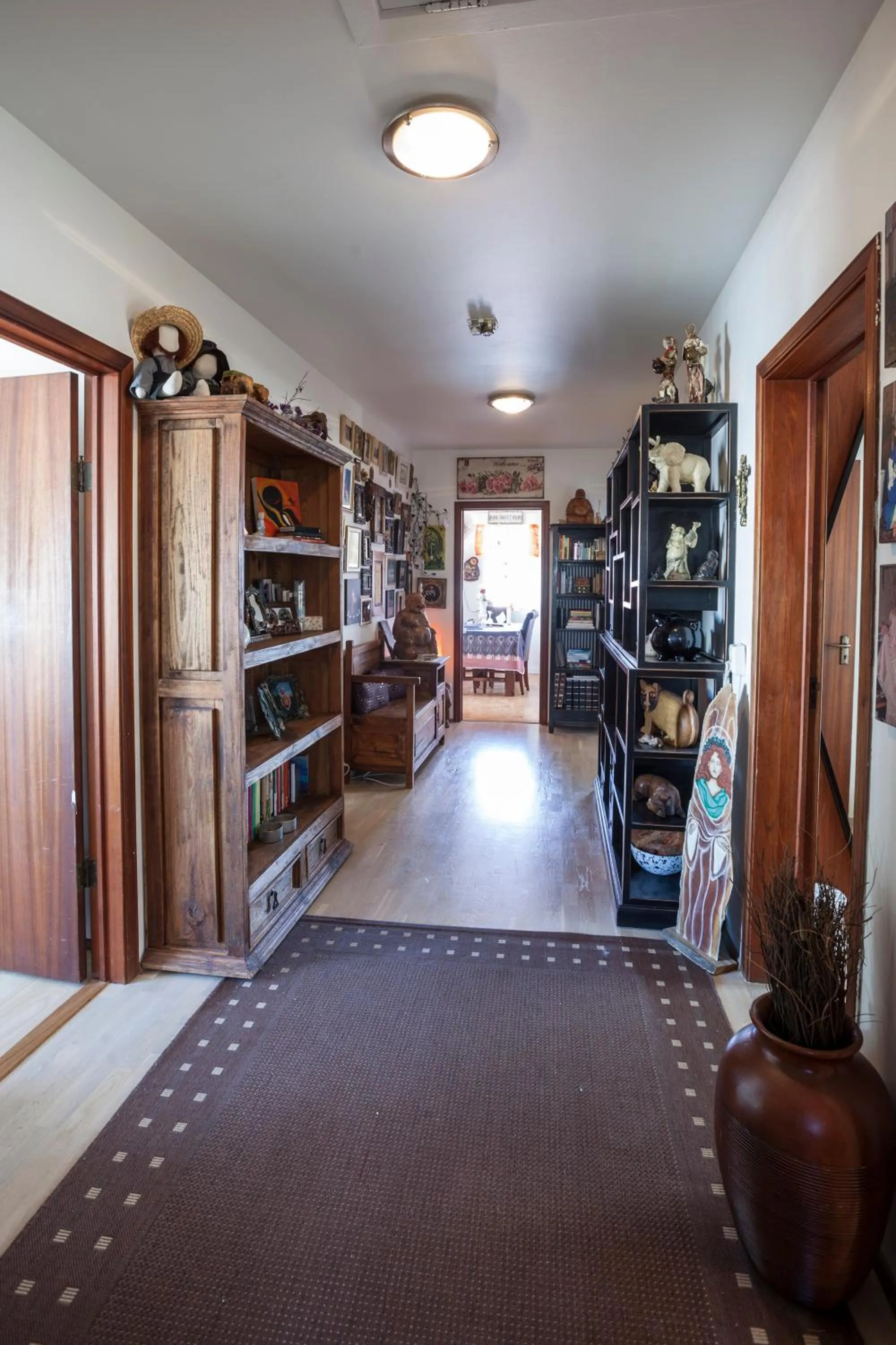 Decorative detail in Blómasetrið Homestay