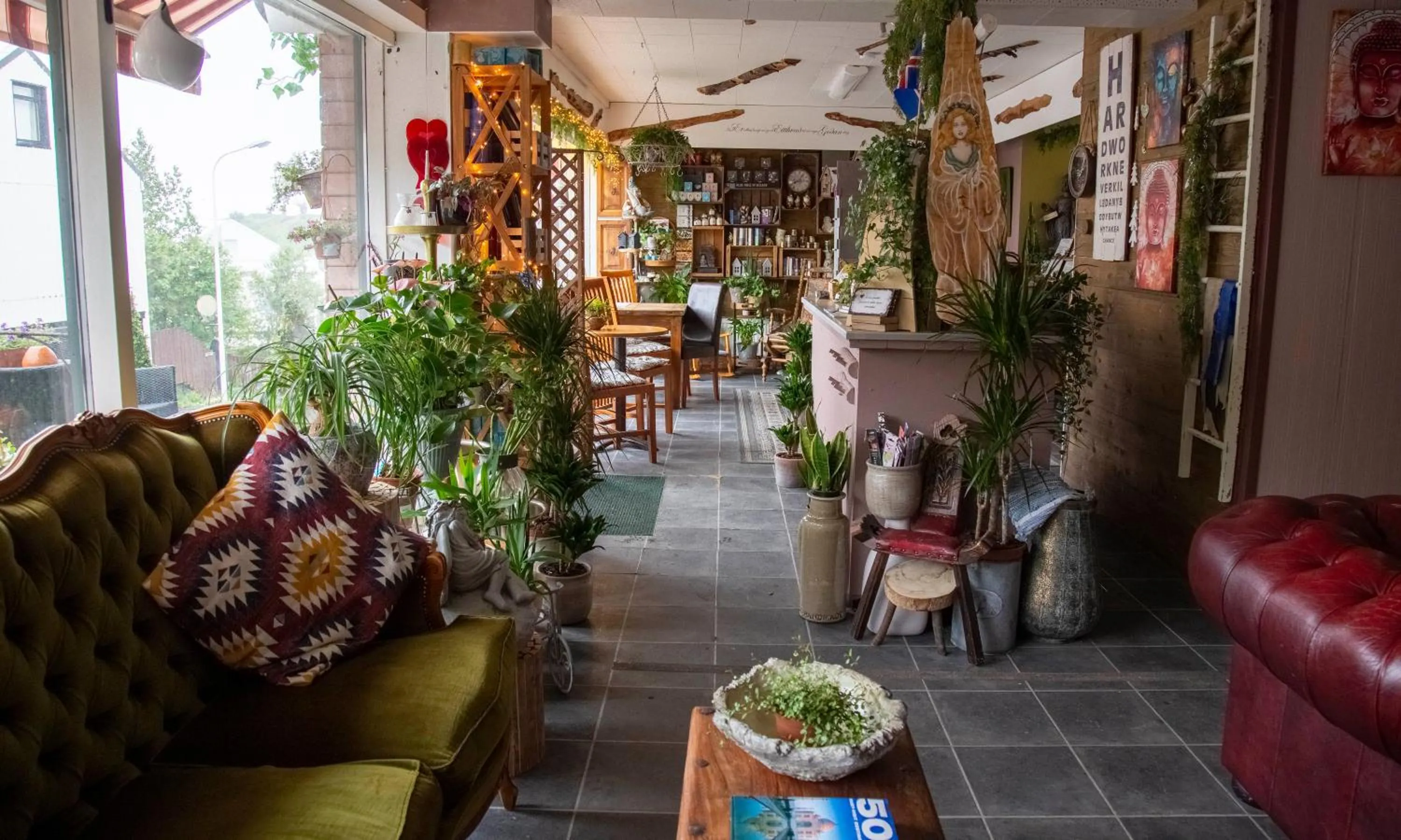 Restaurant/places to eat in Blómasetrið Homestay