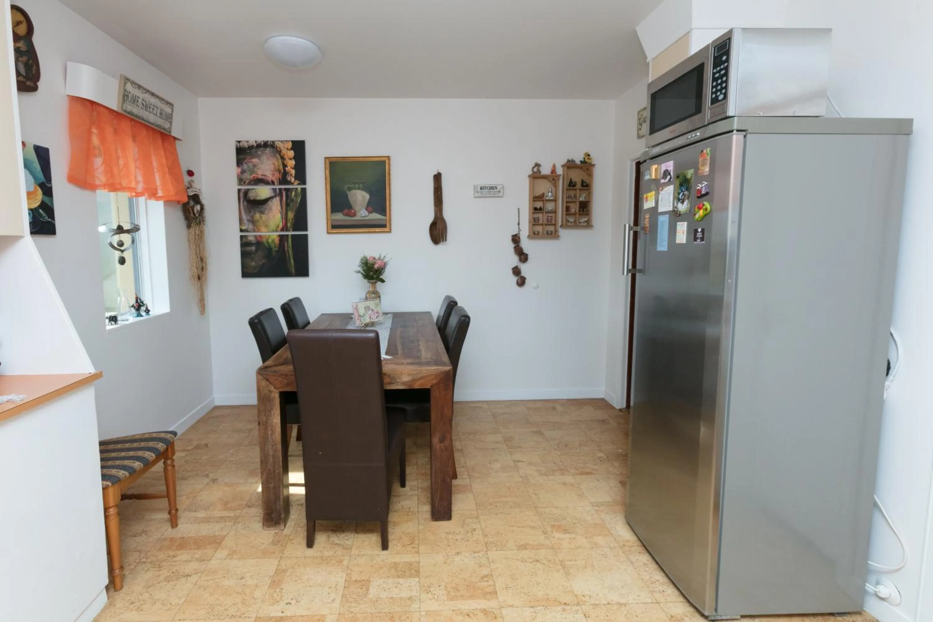 Kitchen or kitchenette in Blómasetrið Homestay