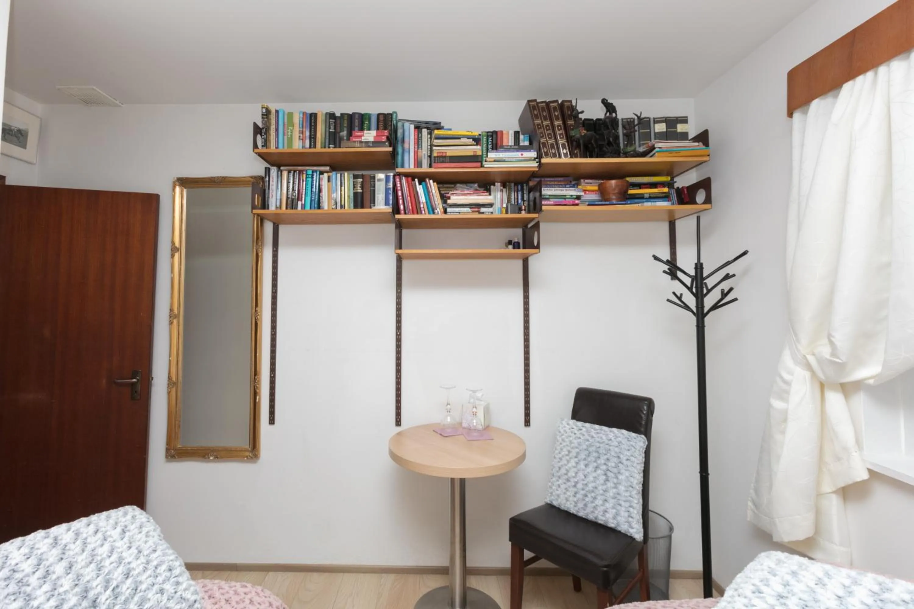 Decorative detail in Blómasetrið Homestay