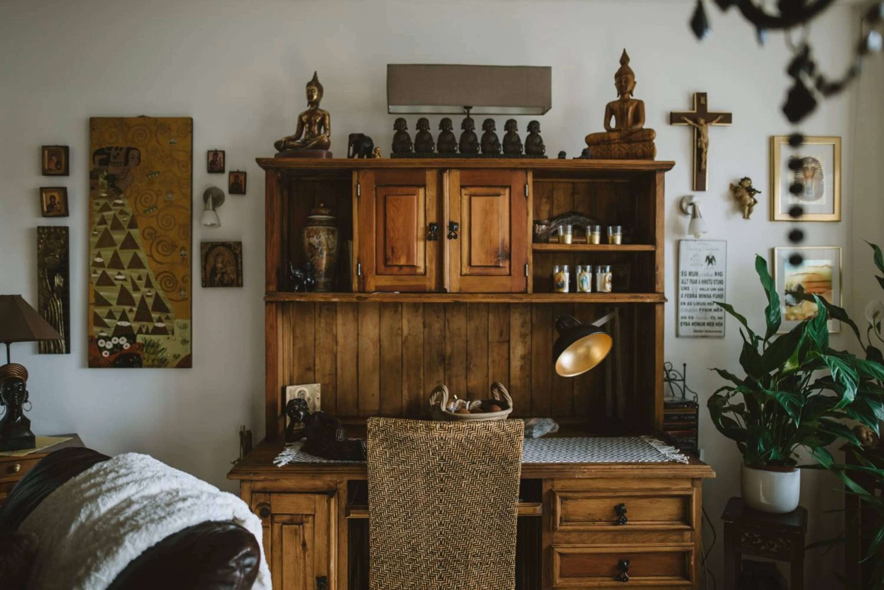 Living room in Blómasetrið Homestay