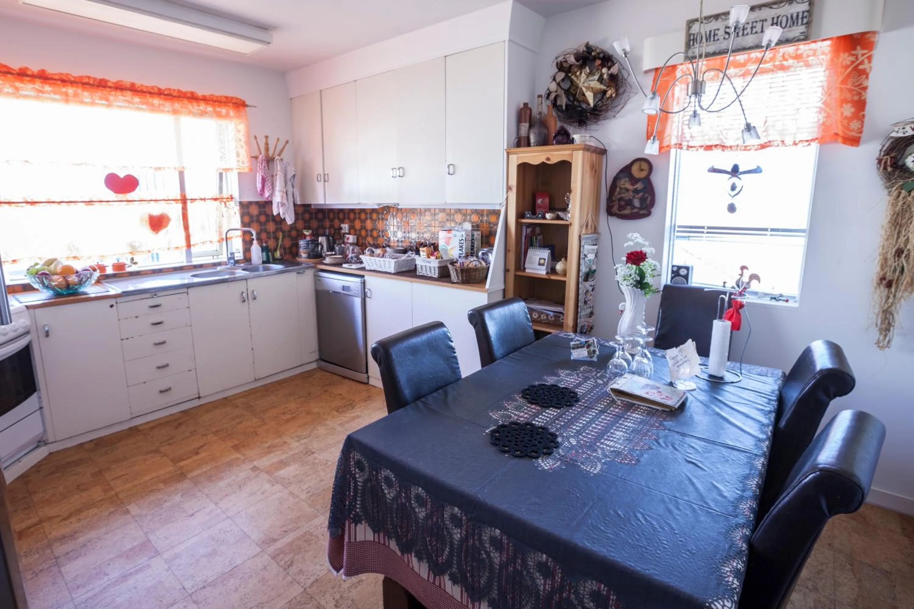 Kitchen or kitchenette in Blómasetrið Homestay