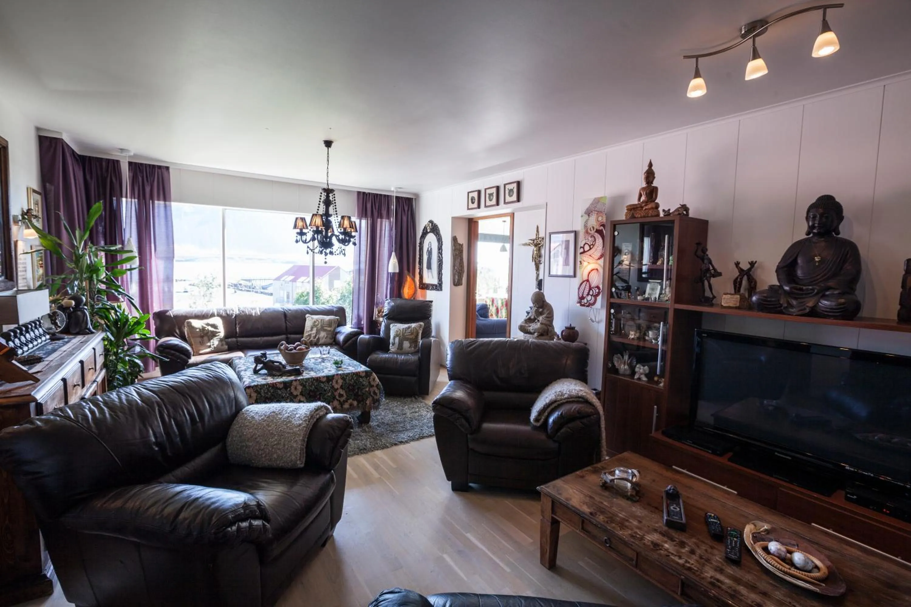 Living room in Blómasetrið Homestay