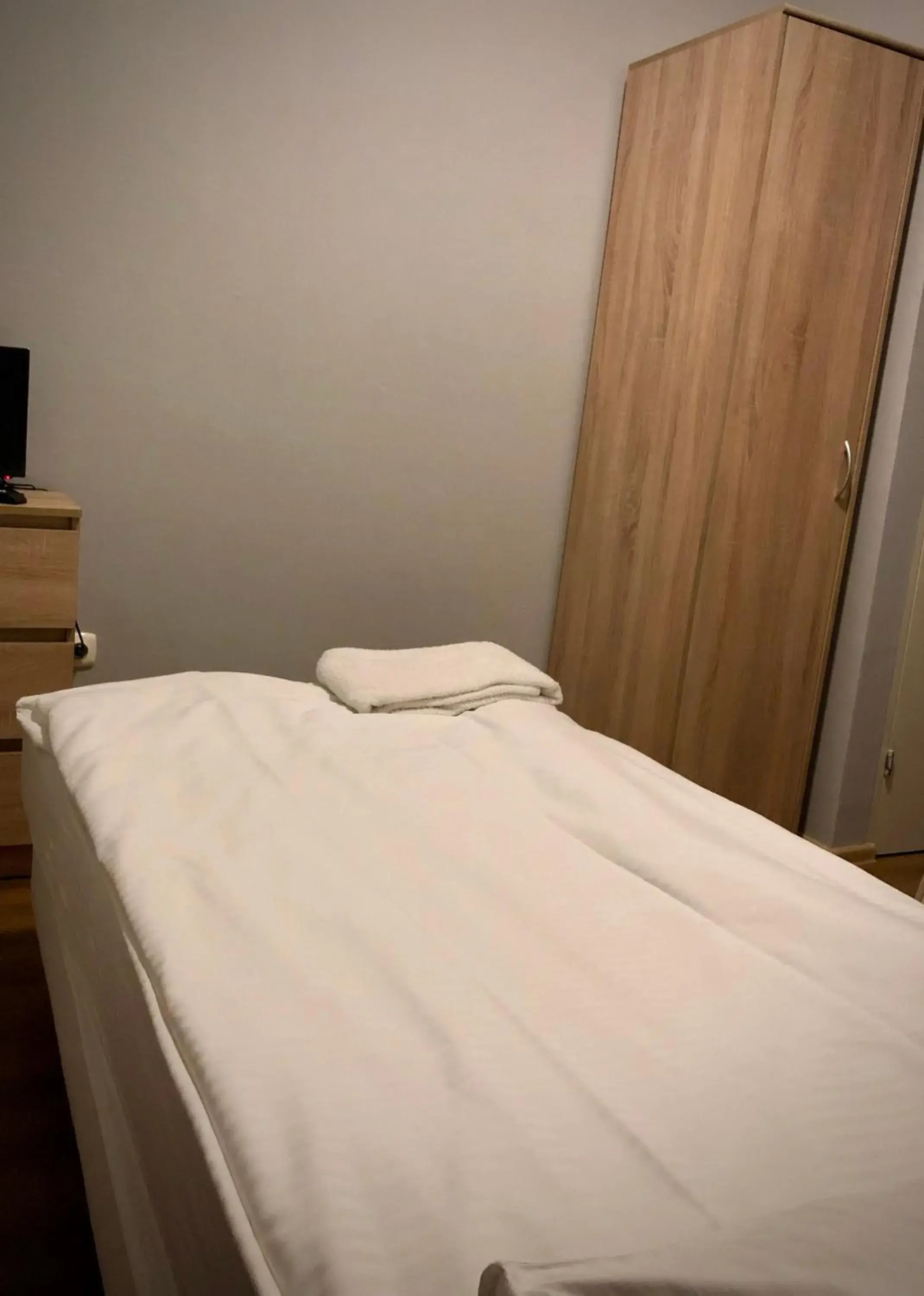 Economy Single Room in Hotel Akor Economy Single Room in Hotel Akor