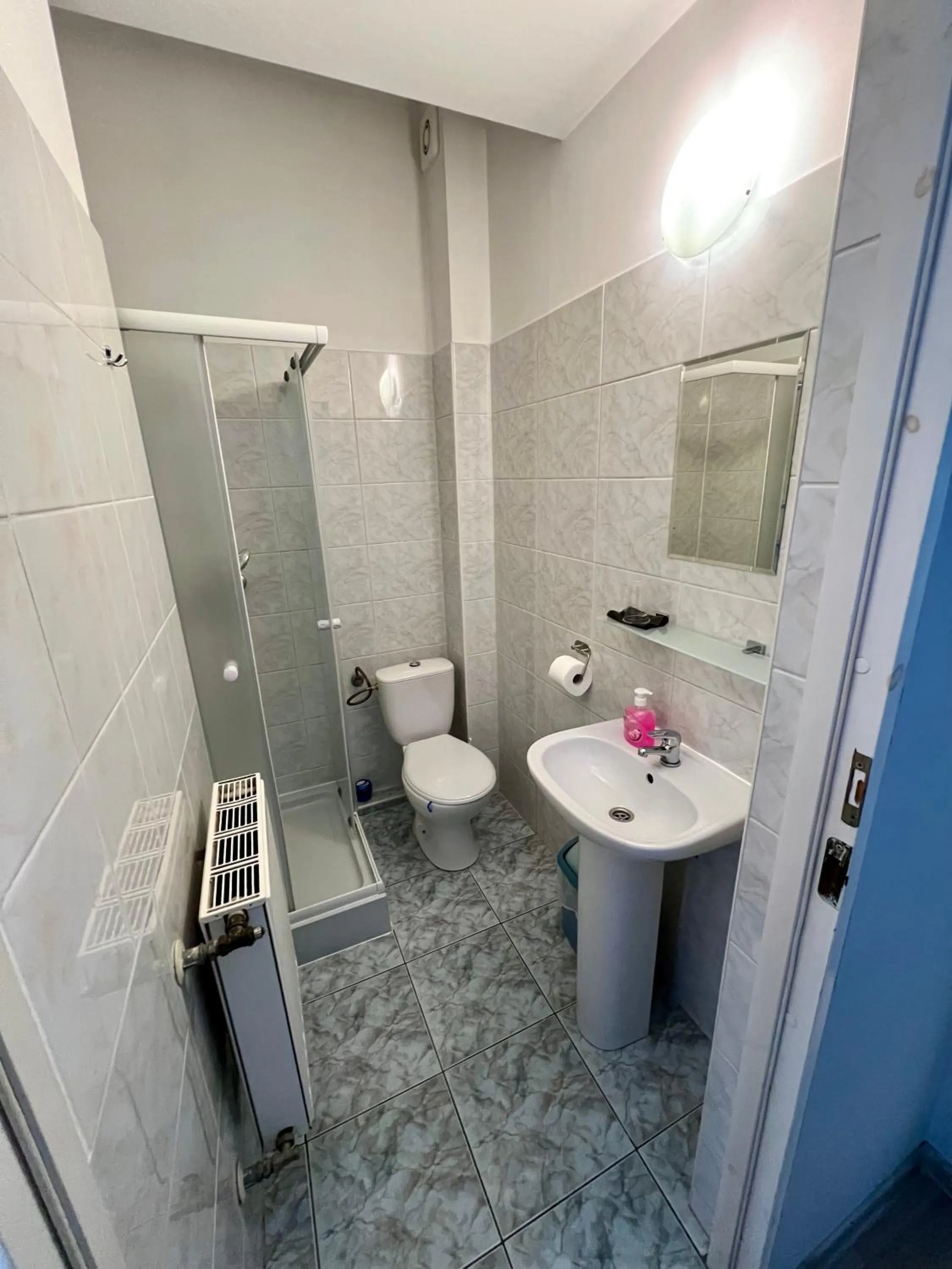 Shower in Hotel Akor