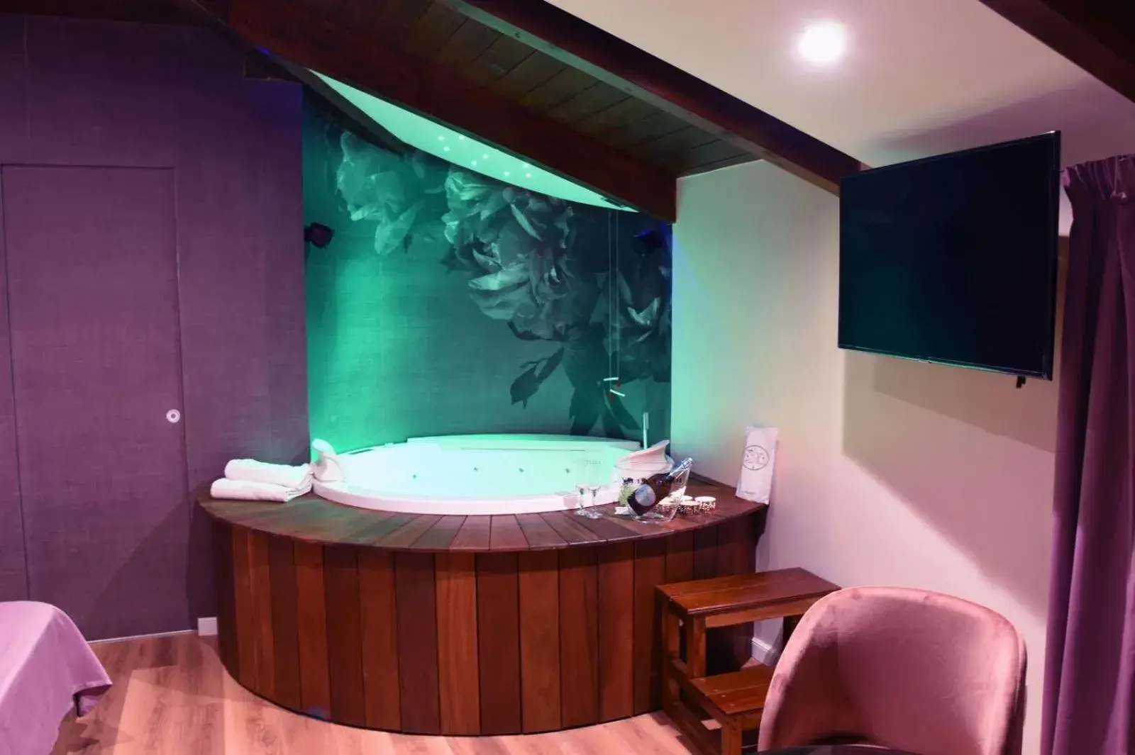 King Room in Hotel Vogue King Room in Hotel Vogue