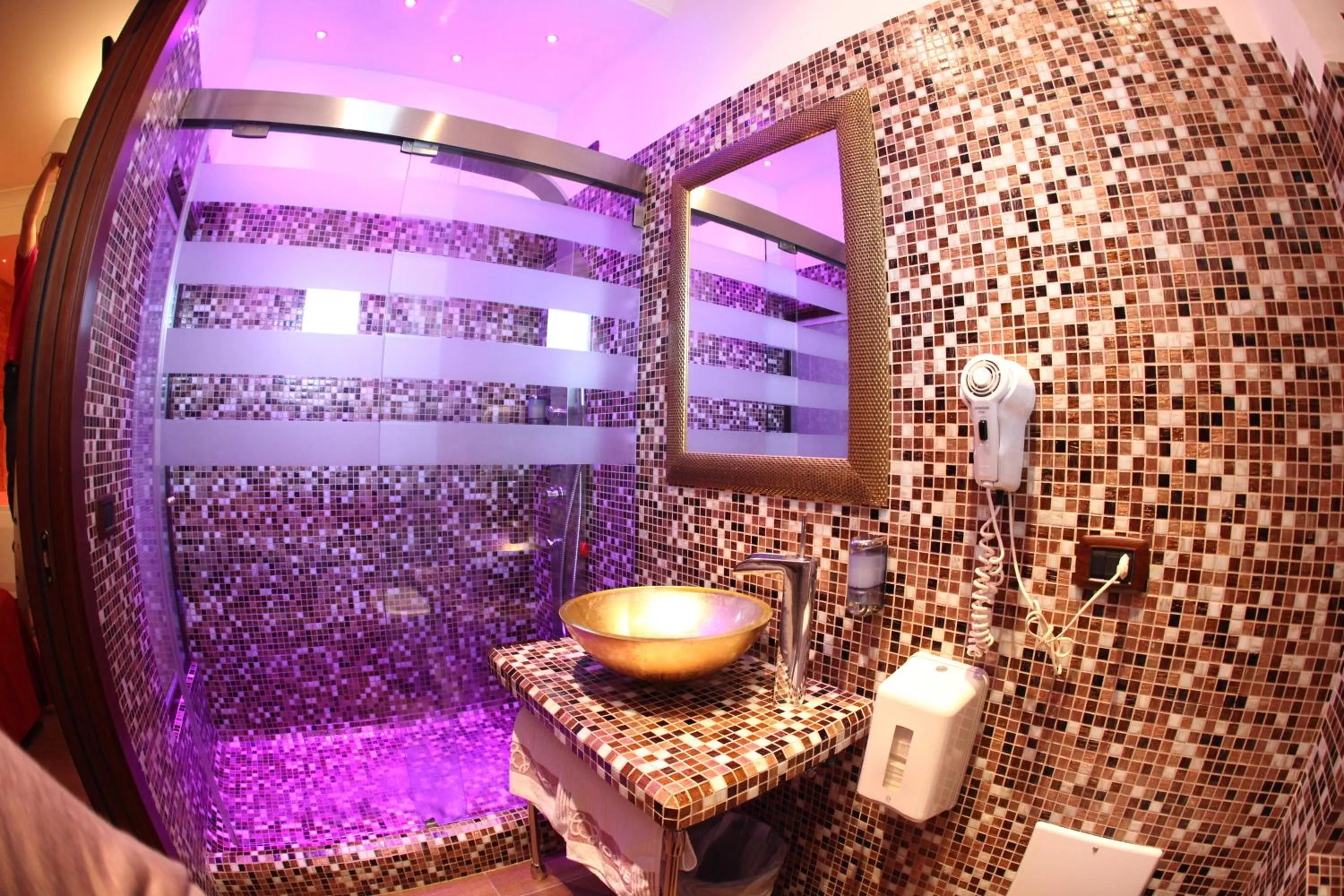 Bathroom in Hotel Vogue