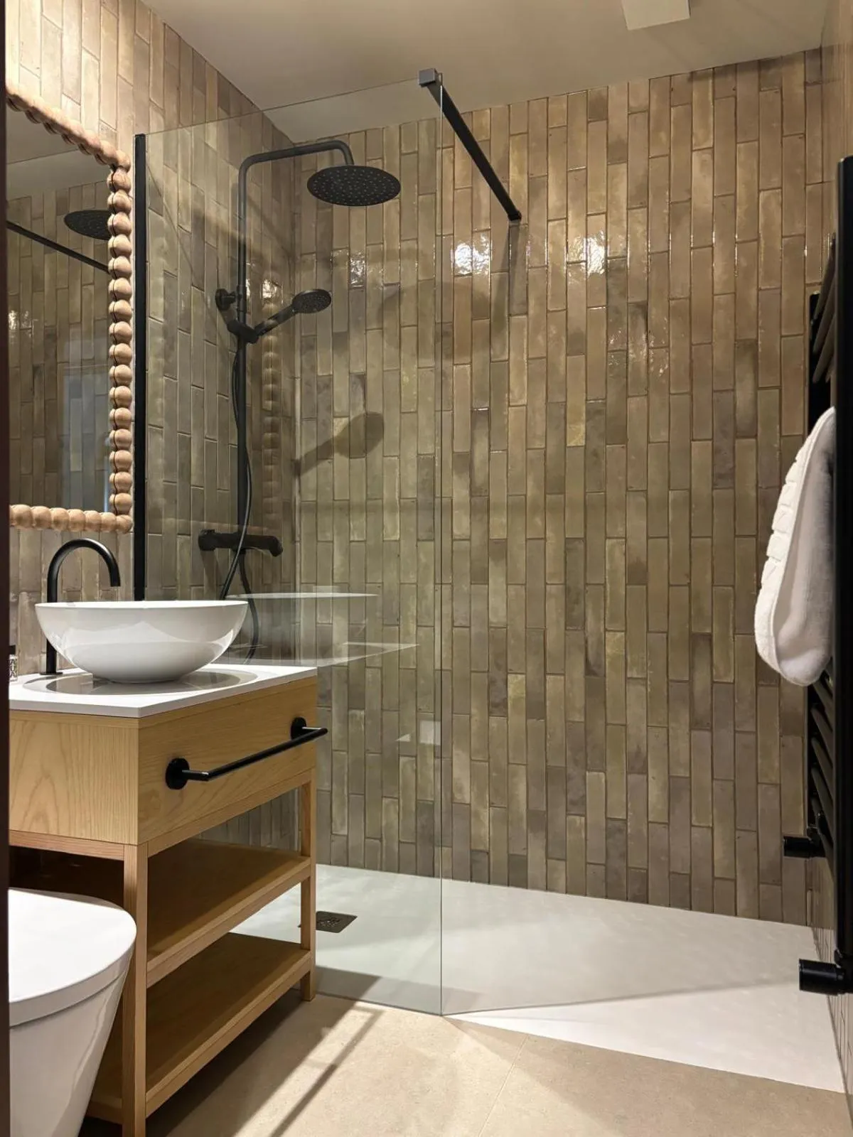 Shower in Dartmoor Lodge Hotel